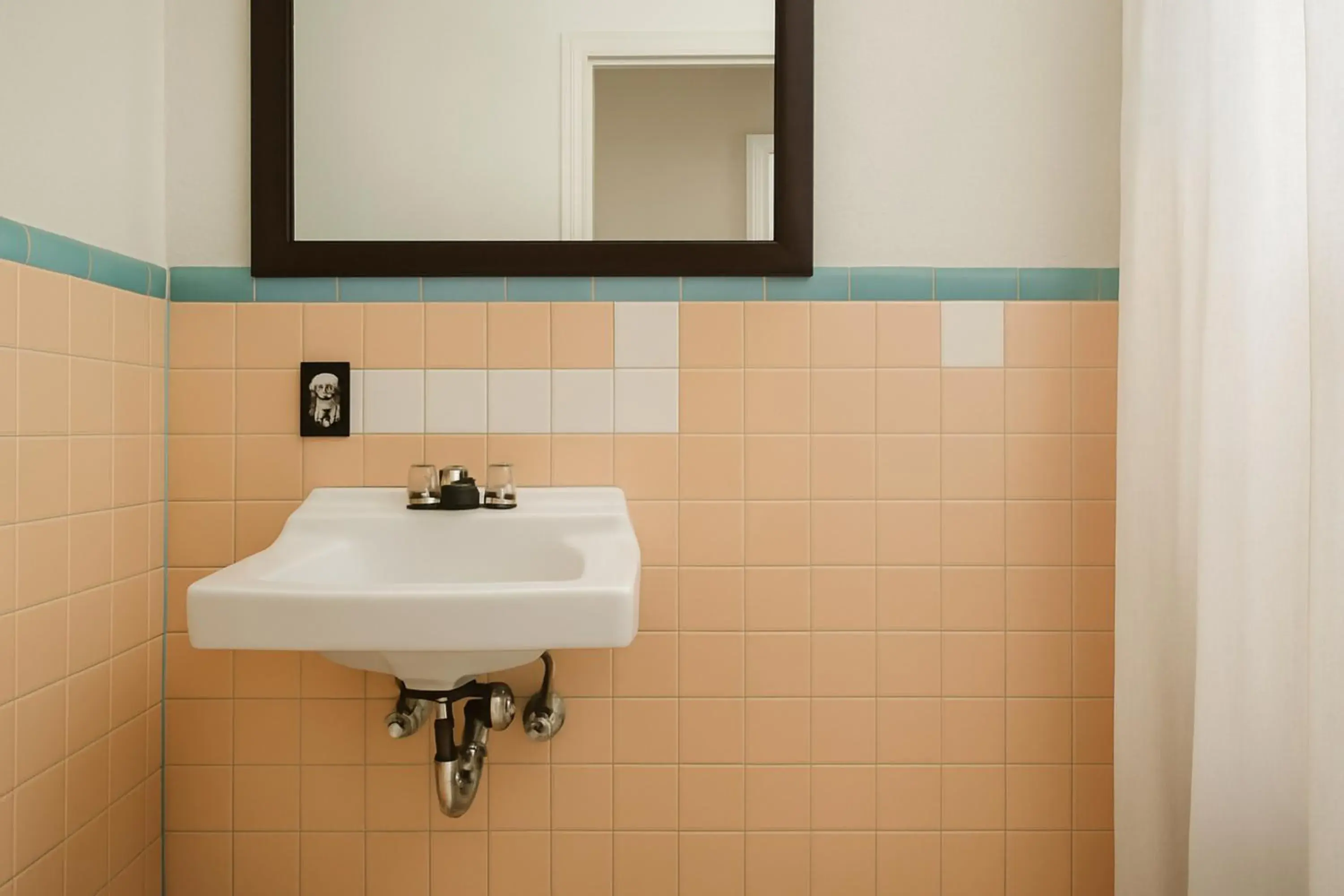 King Bed Smoking in Antigua Motel by OYO Tampa US - 41 King Bed Smoking in Antigua Motel by OYO Tampa US - 41