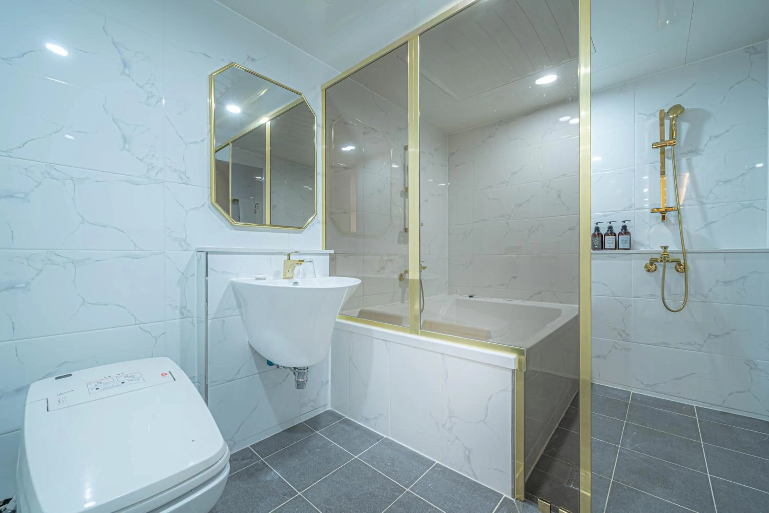 Bathroom in Gwangan Stay Hotel