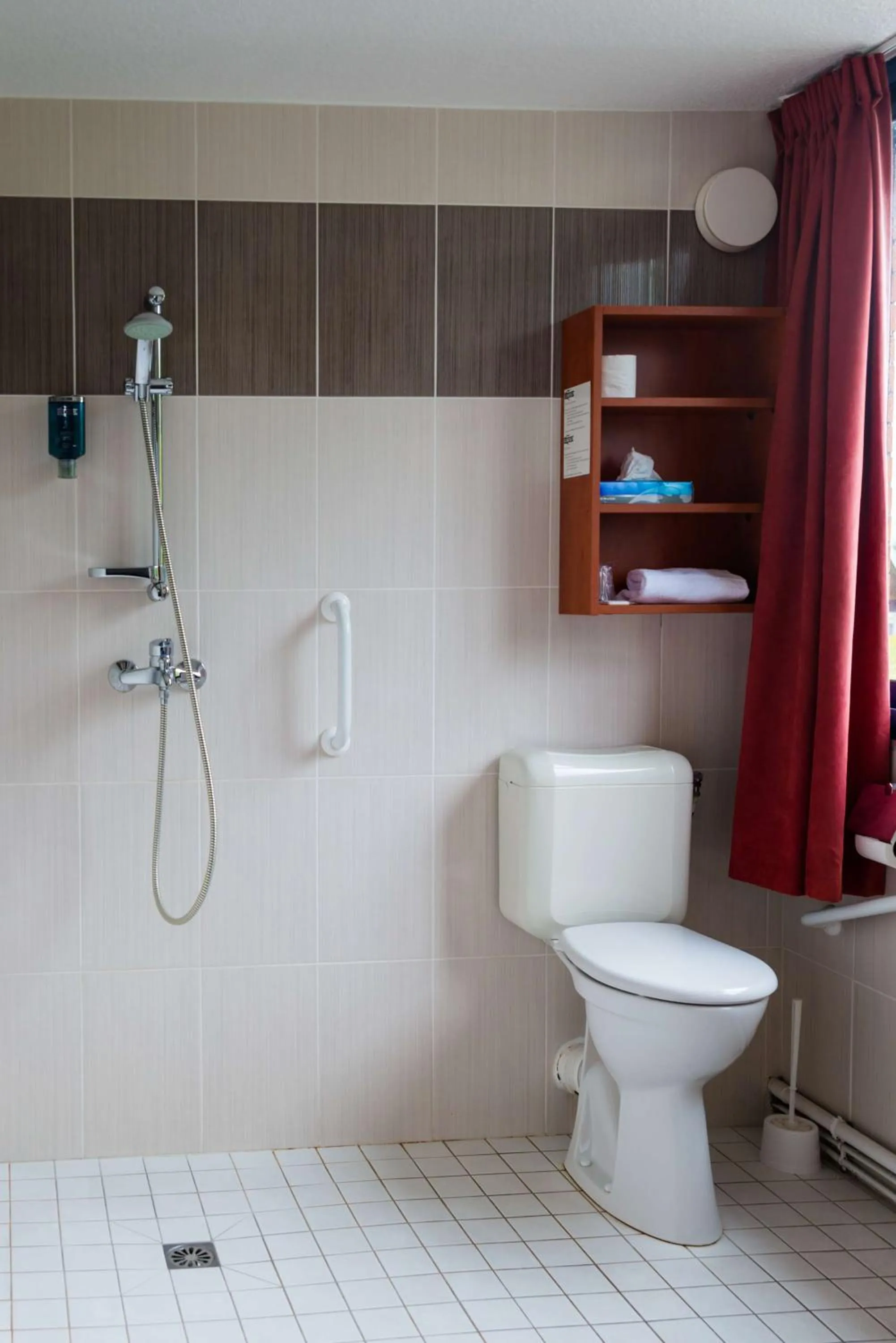 Bathroom in Brit Hotel Rennes St Grégoire – Le Villeneuve