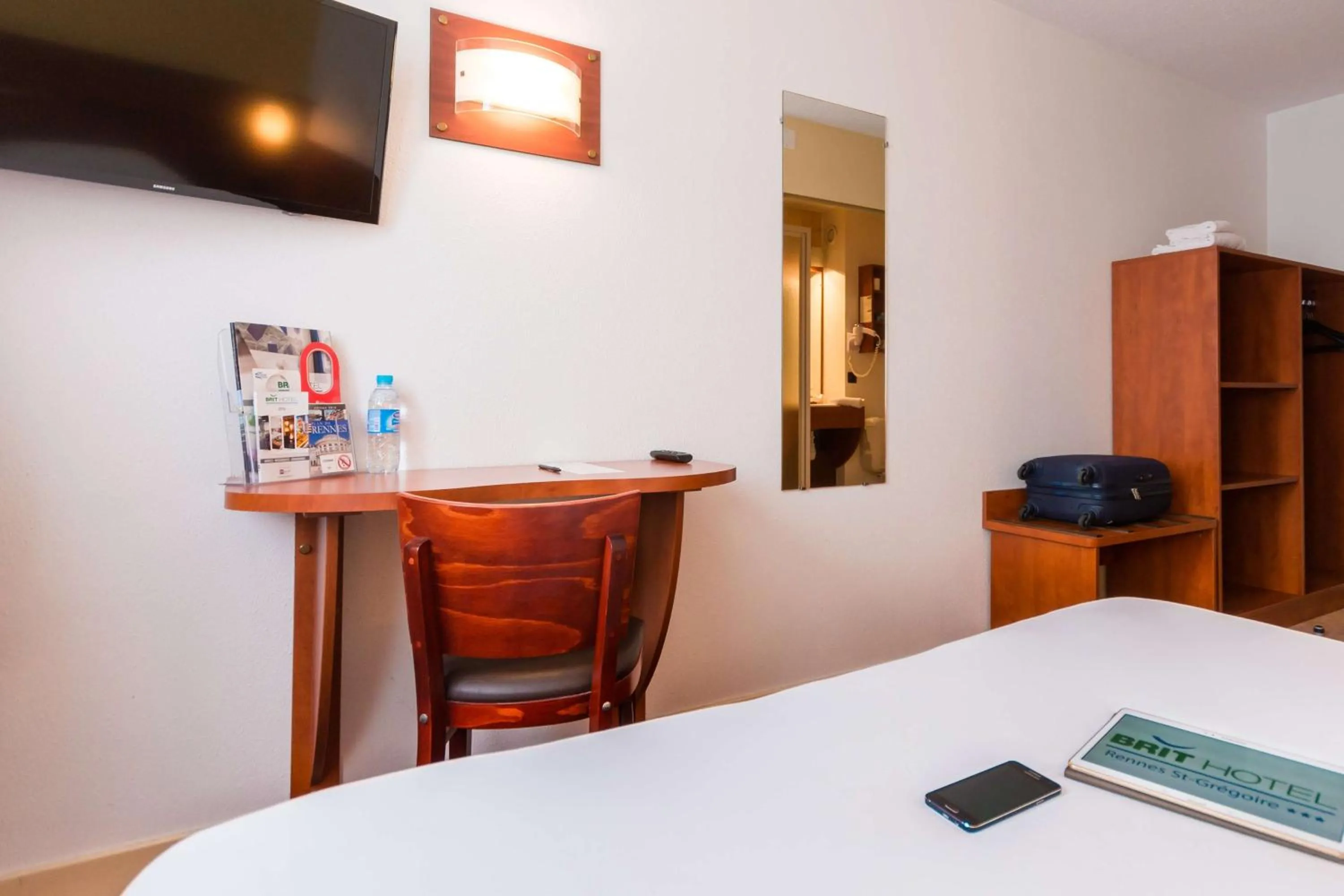 Bedroom, Bed in Brit Hotel Rennes St Grégoire – Le Villeneuve