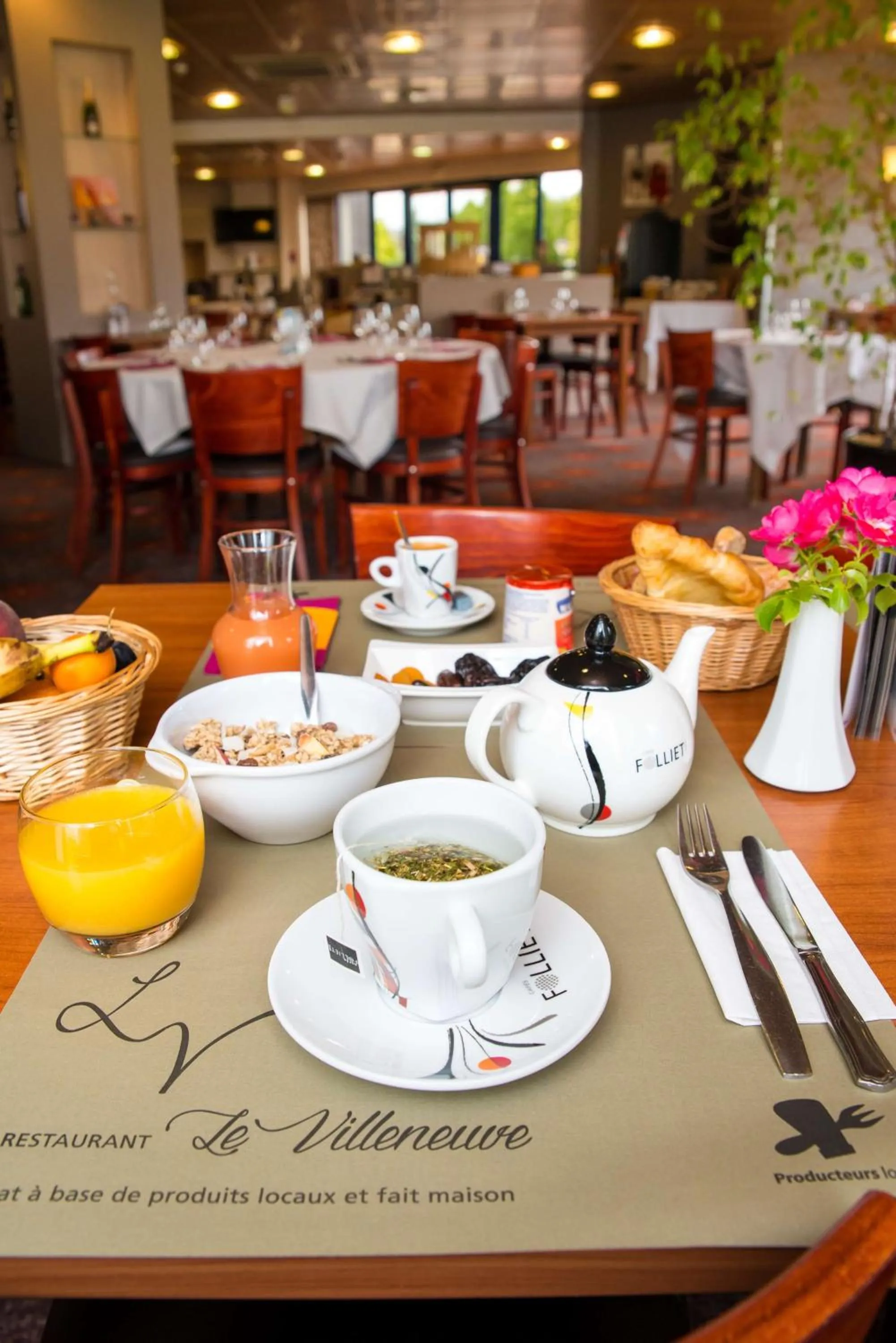 Breakfast in Brit Hotel Rennes St Grégoire – Le Villeneuve