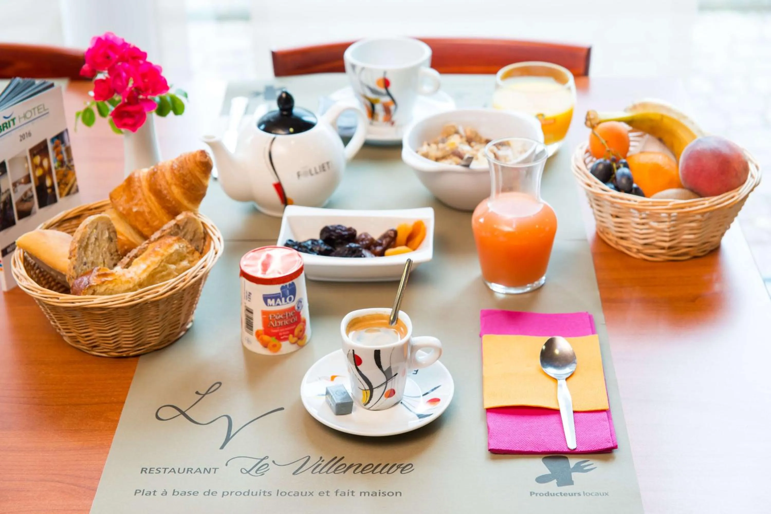 Breakfast in Brit Hotel Rennes St Grégoire – Le Villeneuve