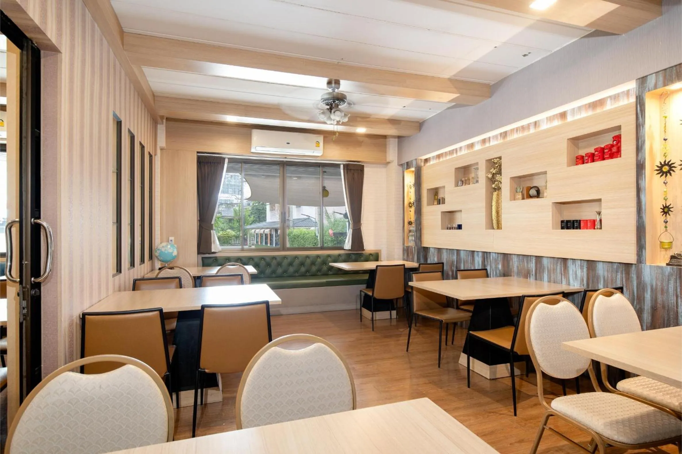 Restaurant/places to eat in P-Park Hotel Bangkok