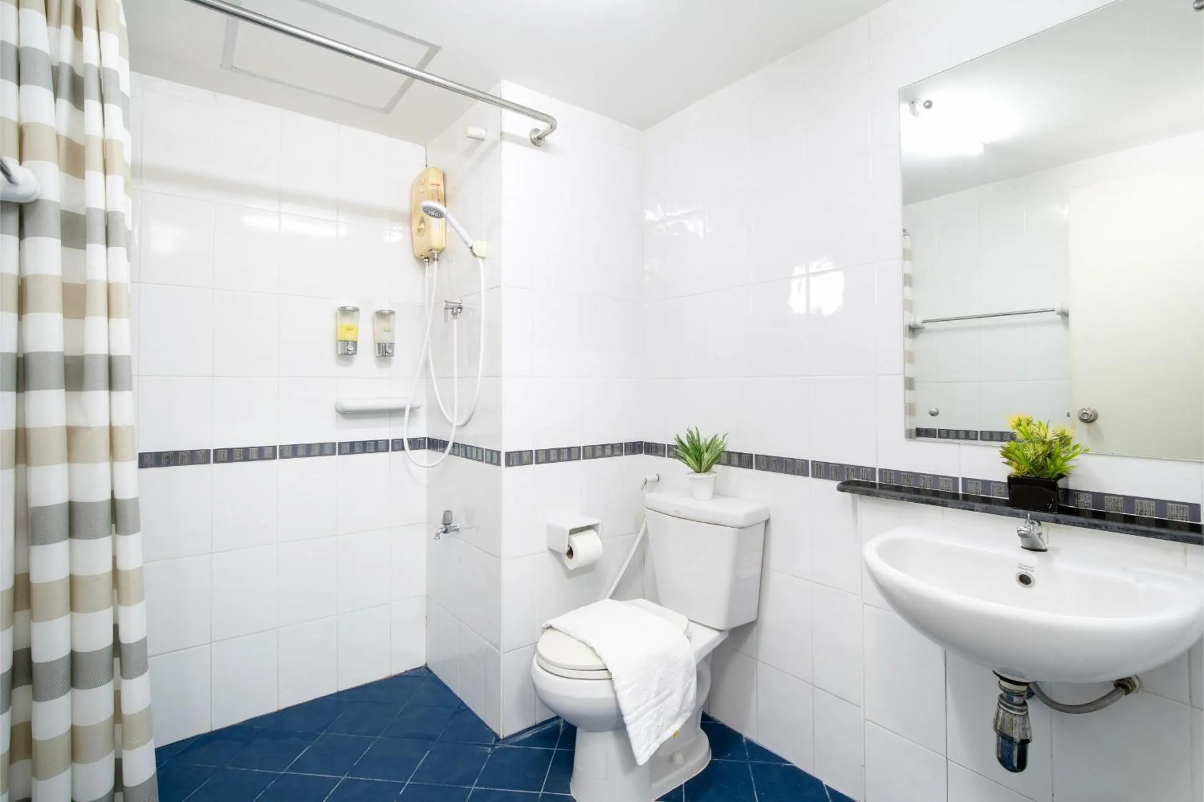 Shower in P-Park Hotel Bangkok