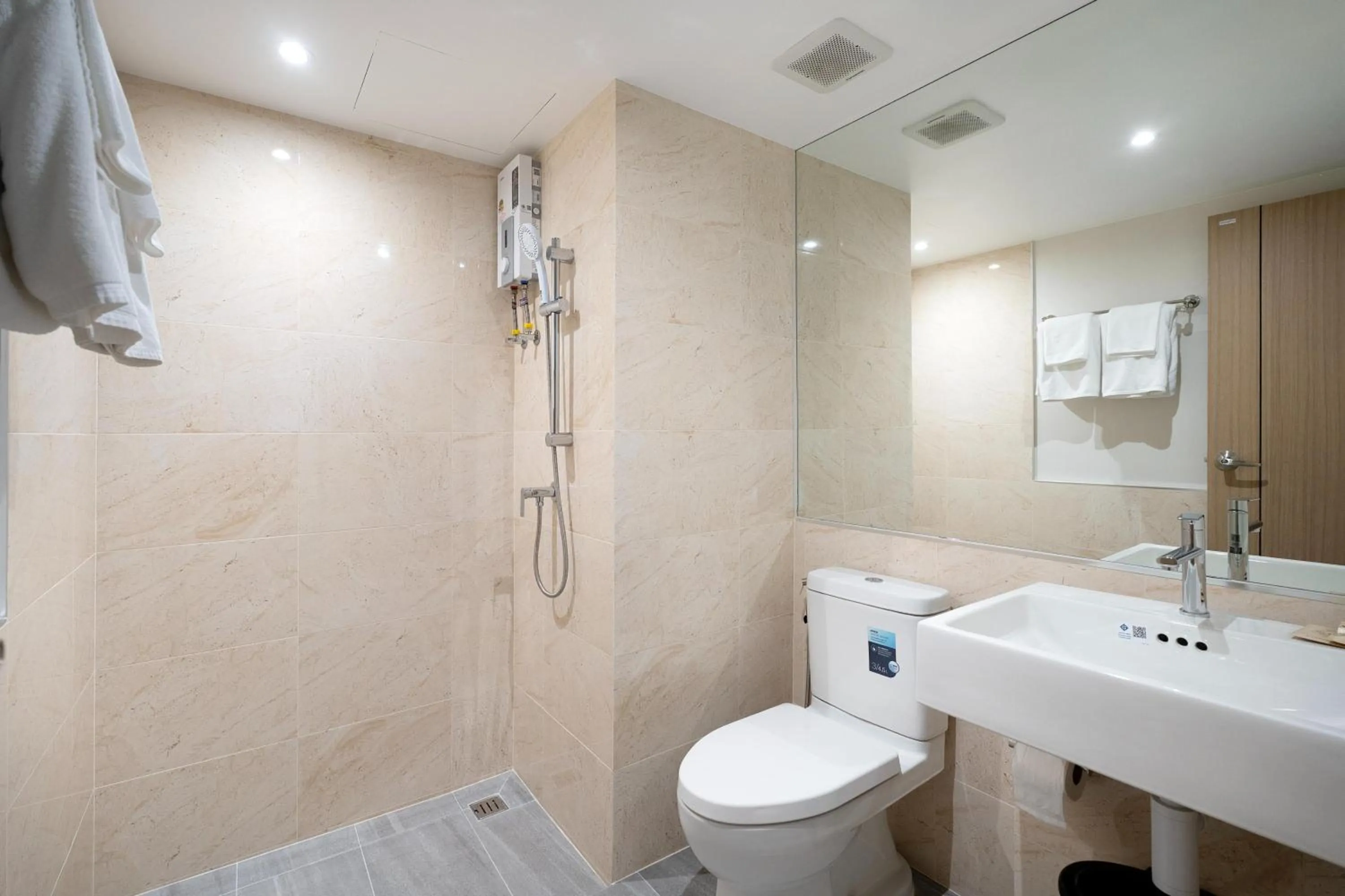 Shower in P-Park Hotel Bangkok