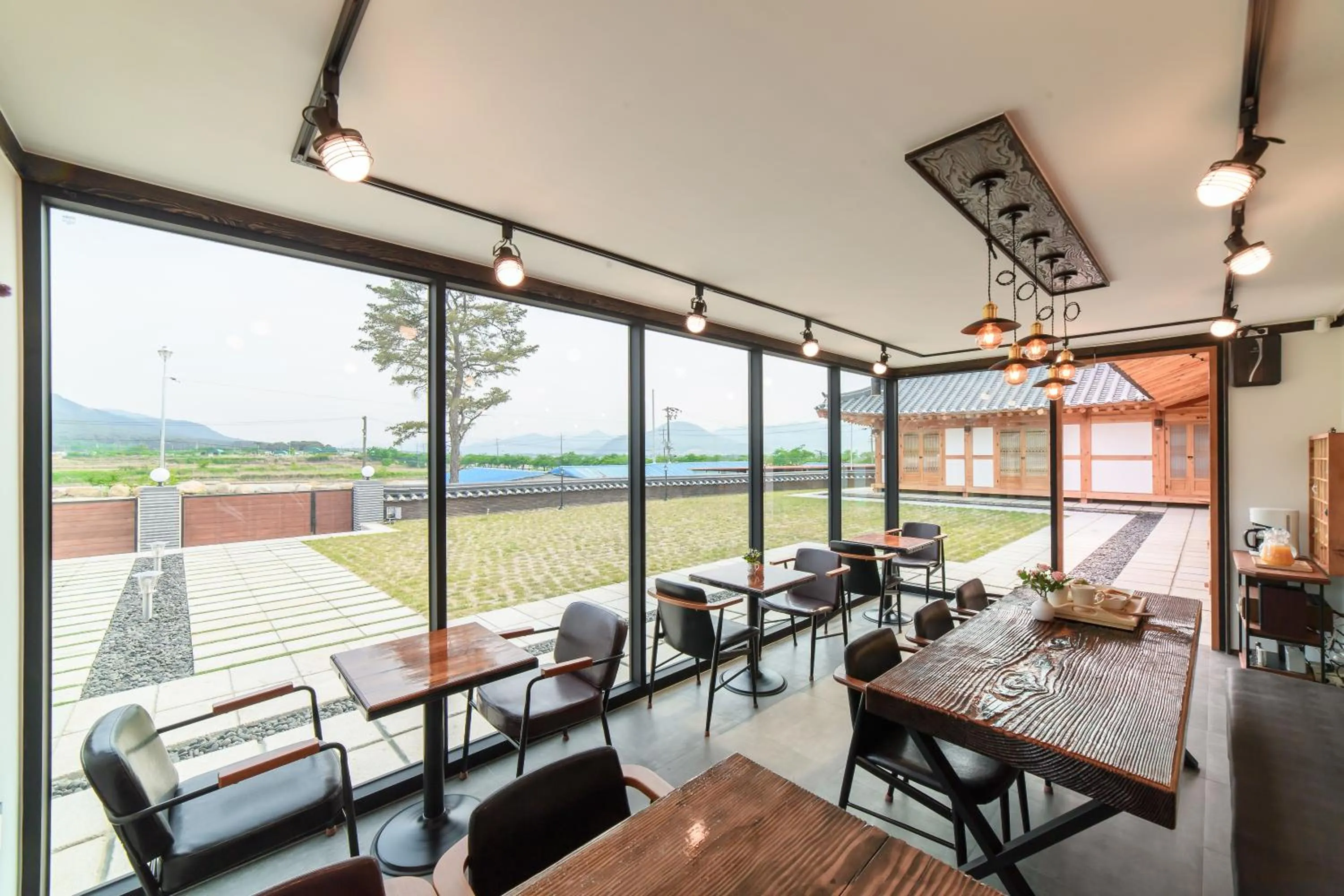 Dining area in Gyeongju Hwarangroo