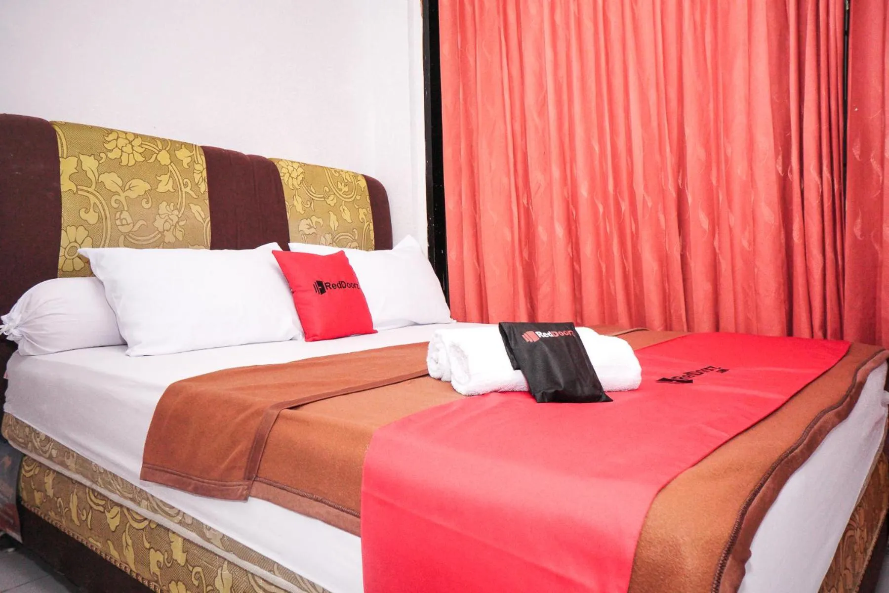 Standard Double Room in RedDoorz near Palembang Square Mall 2