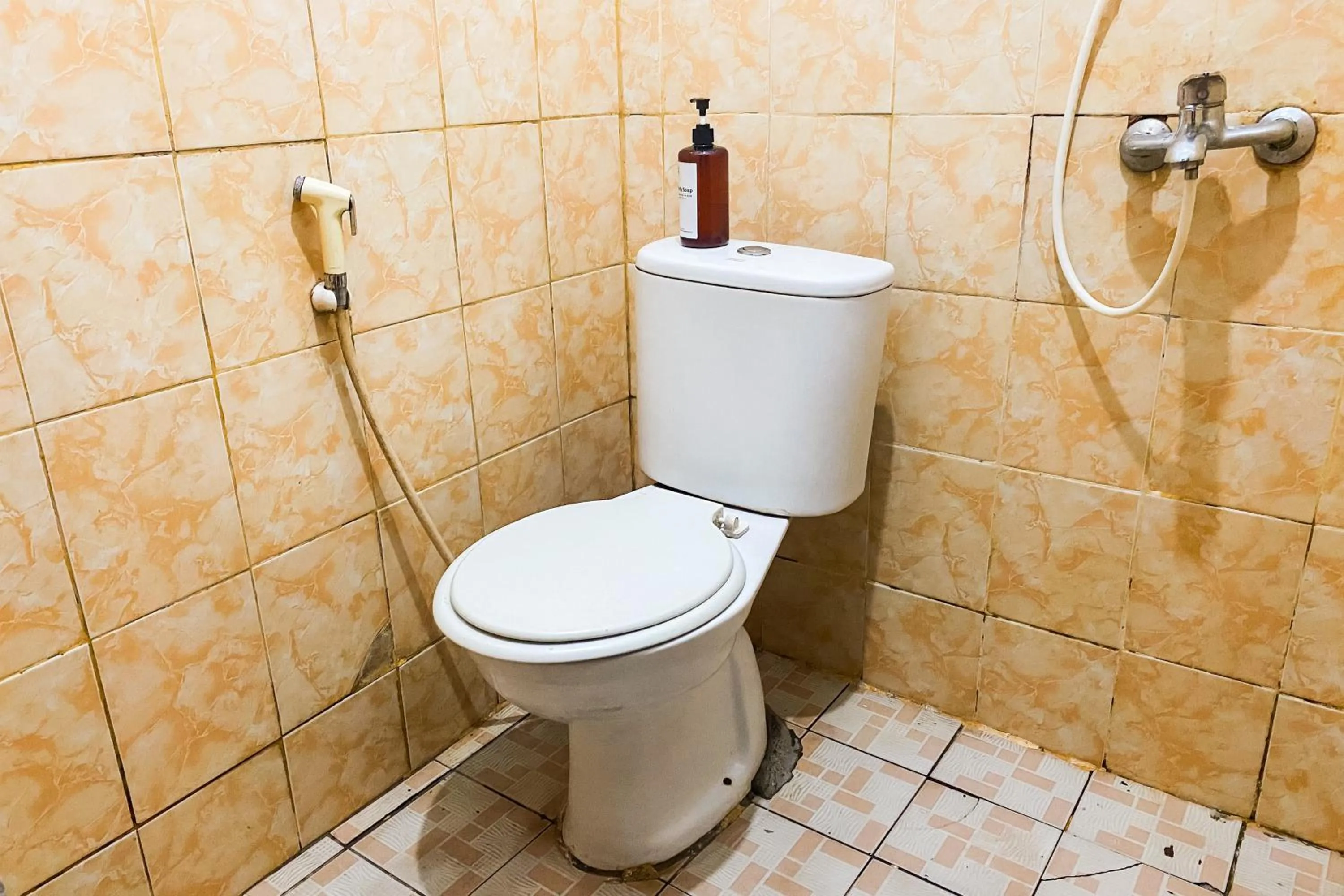 Bathroom in RedDoorz near Palembang Square Mall 2