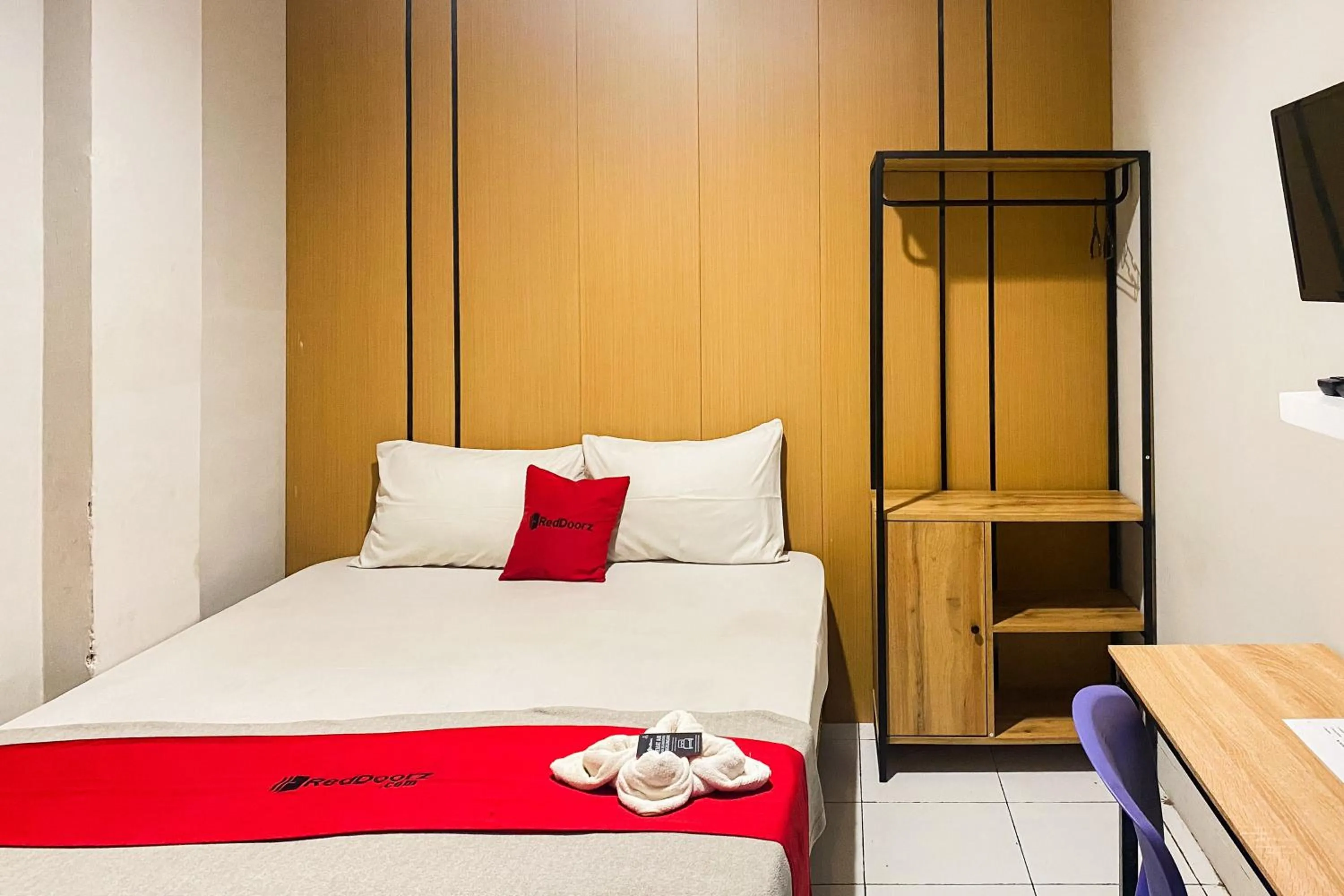 Bedroom, Bed in RedDoorz near Palembang Square Mall 2