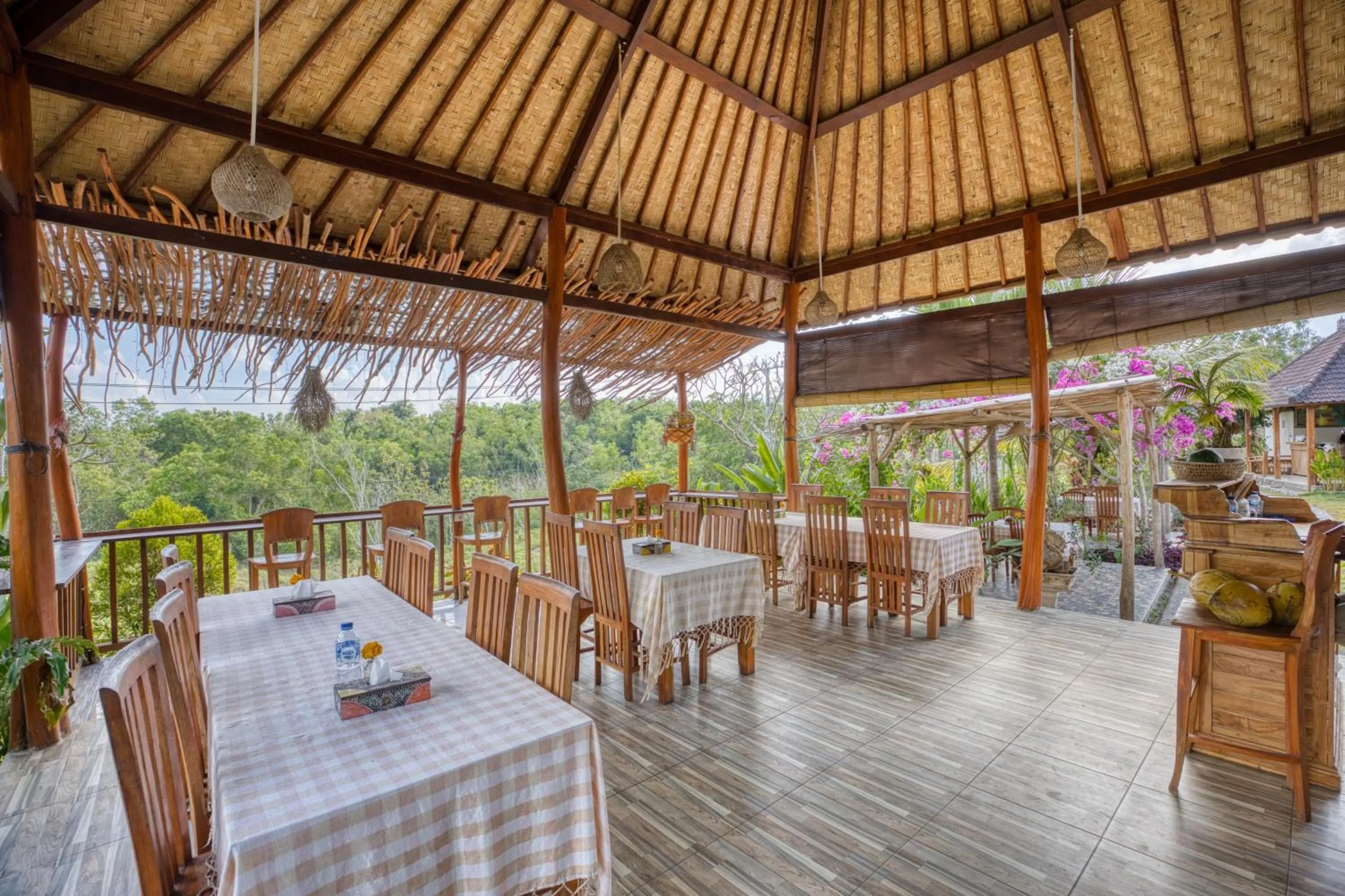 Restaurant/places to eat in Bagia Bungalows