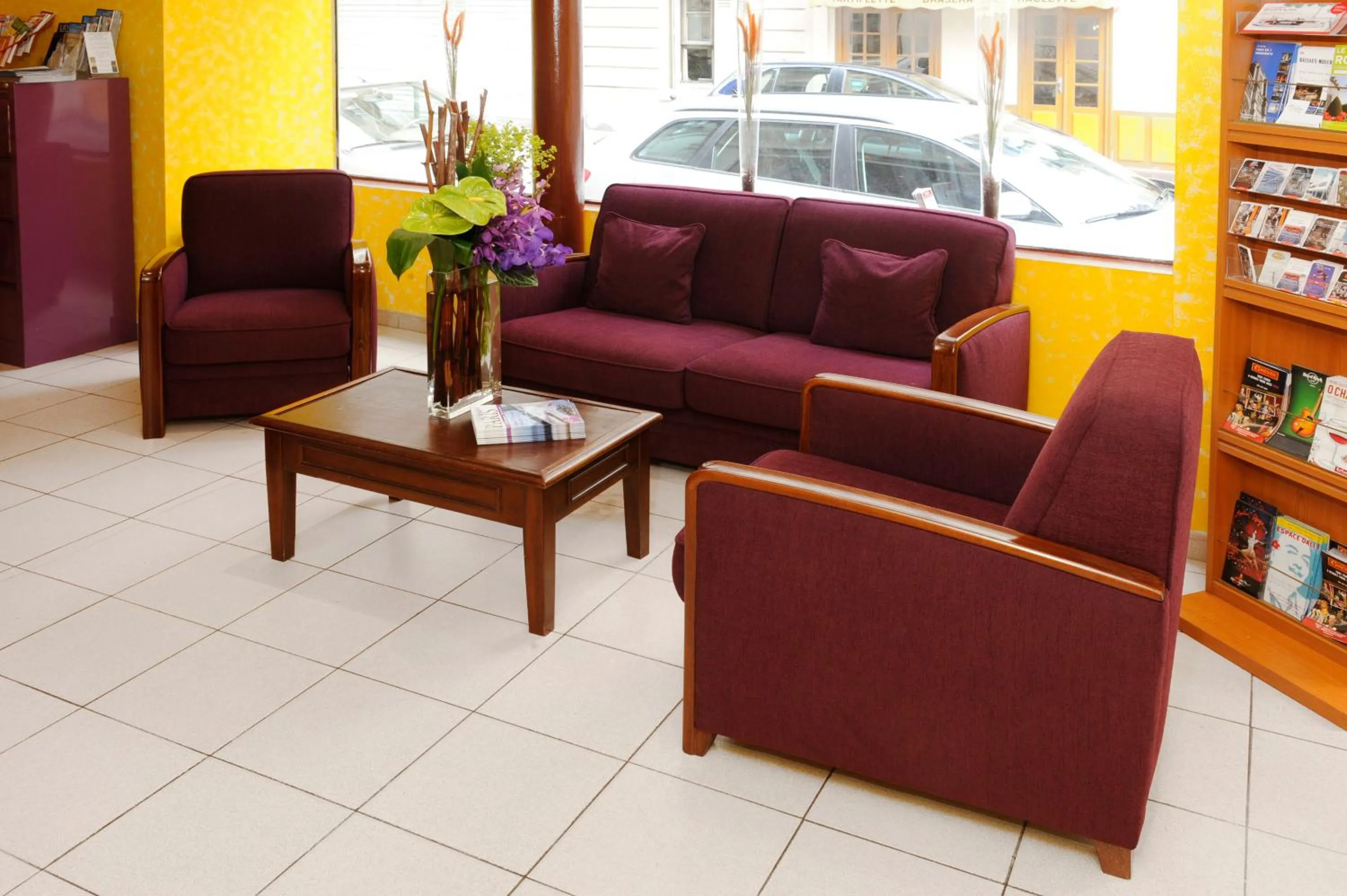 Lobby or reception in Printania Porte de Versailles