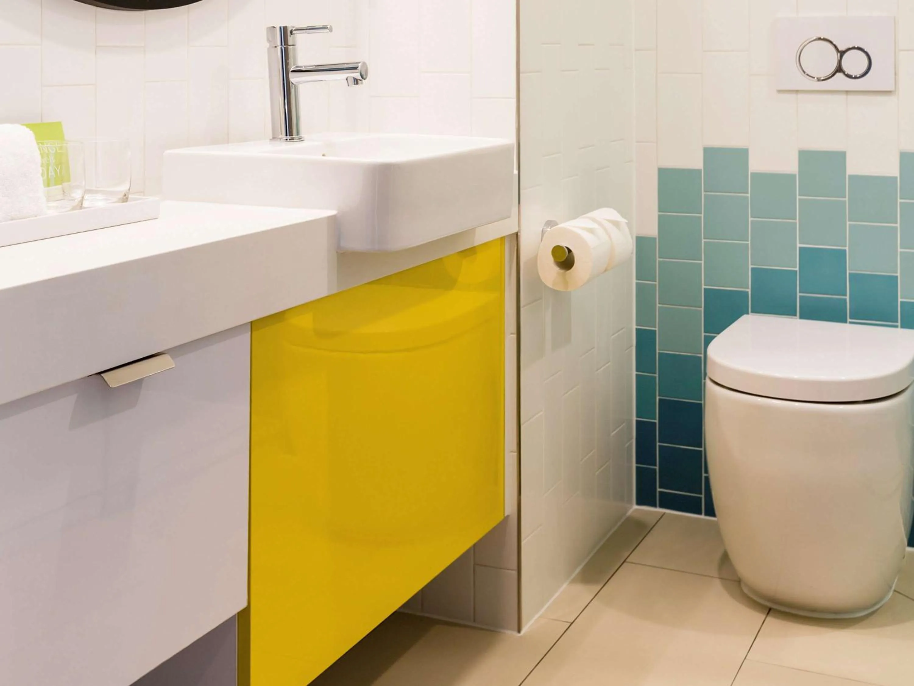 Photo of the whole room in ibis Styles East Perth