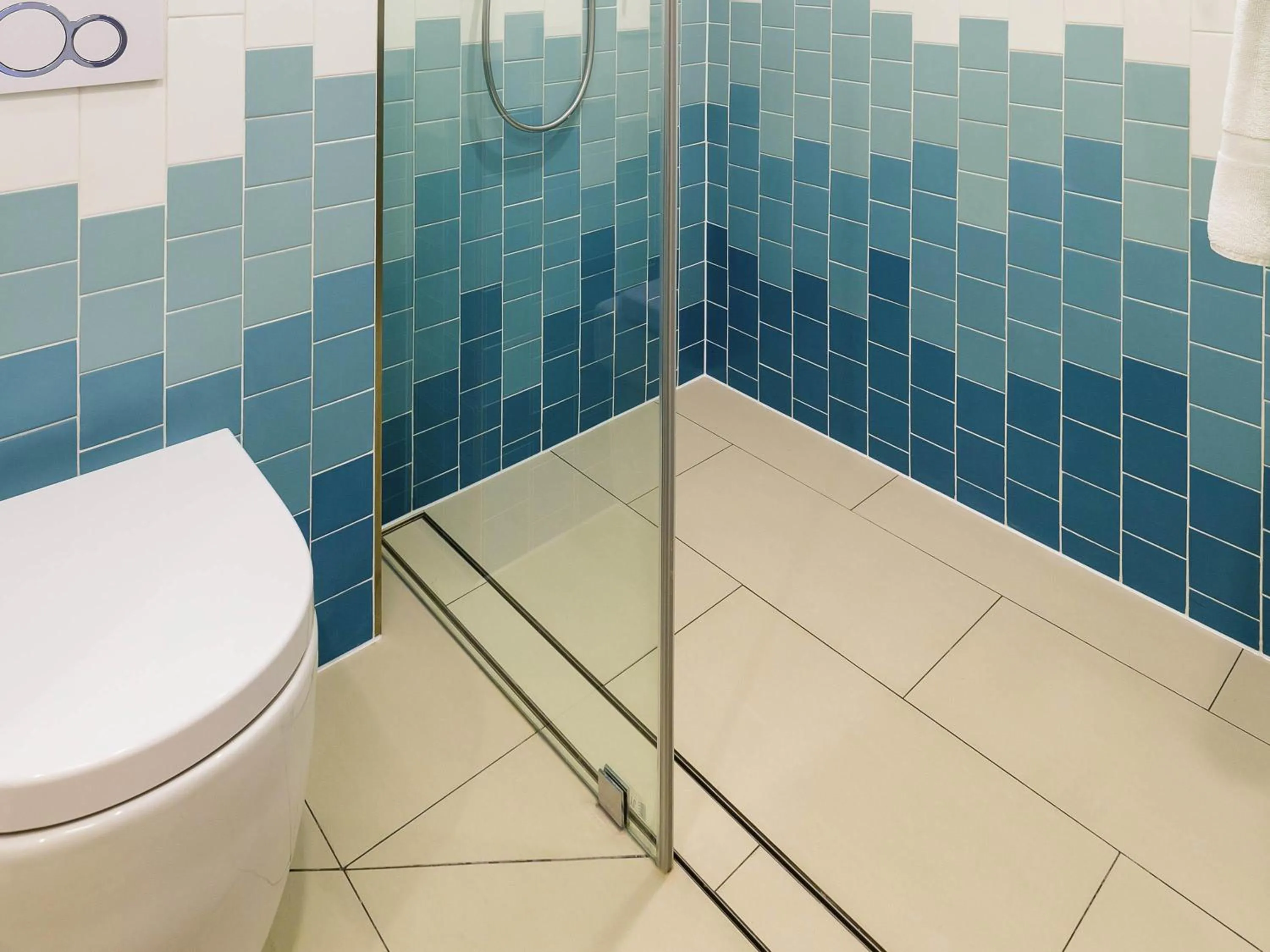 Bedroom in ibis Styles East Perth