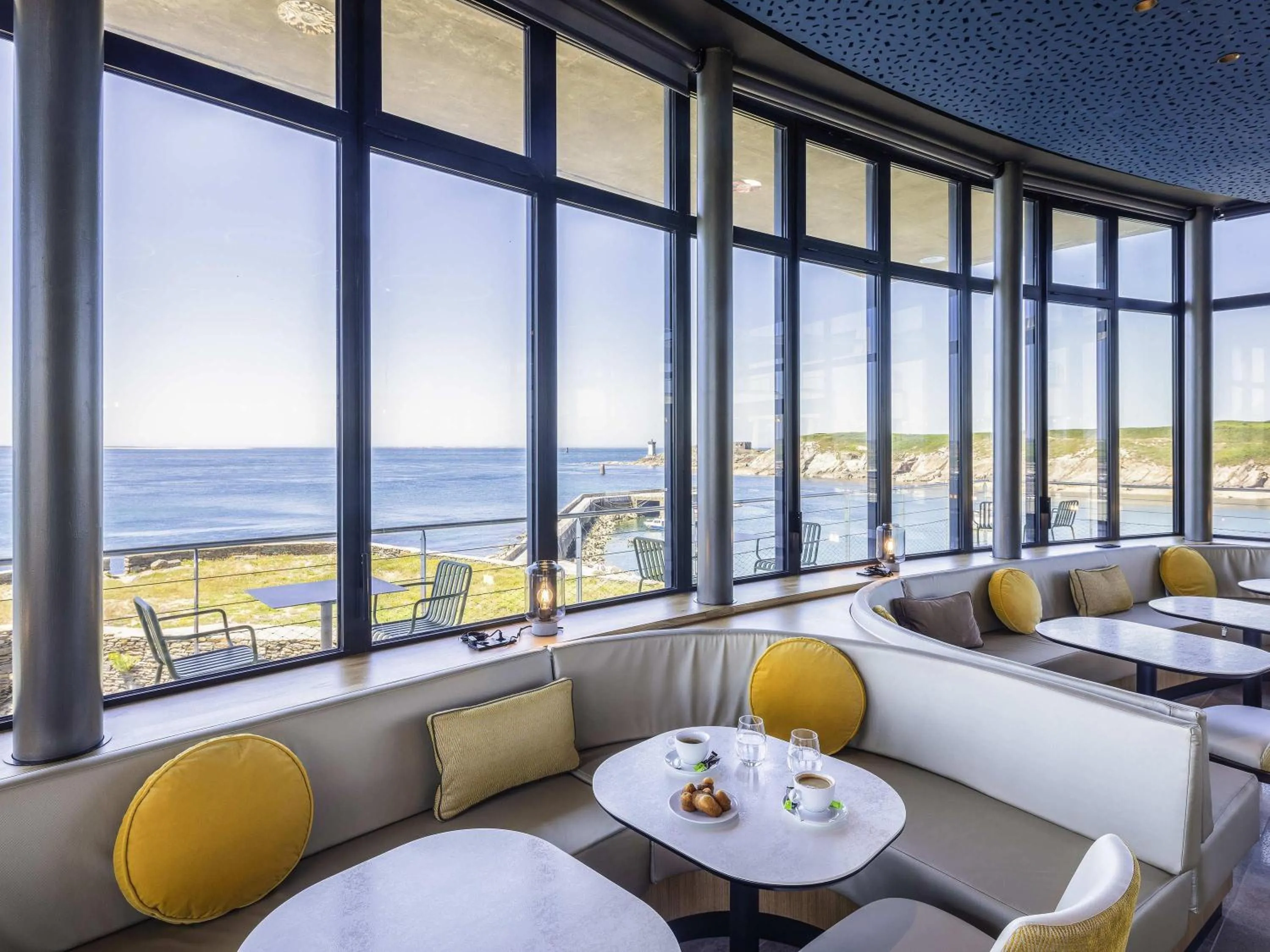 Lounge or bar in Sainte-Barbe Hotel & Spa Le Conquet - MGallery Collection