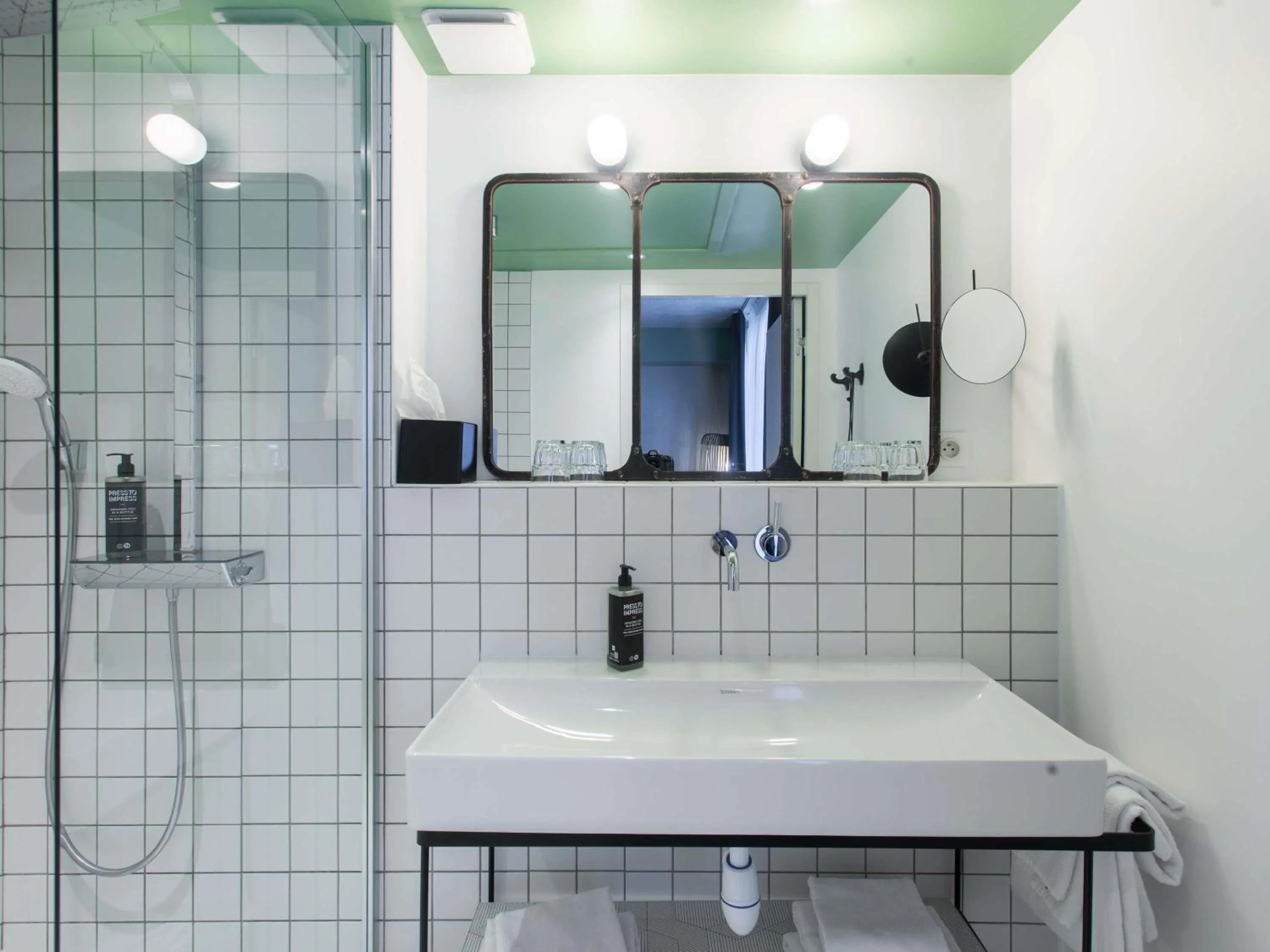 Bedroom in ibis Styles Amiens Centre