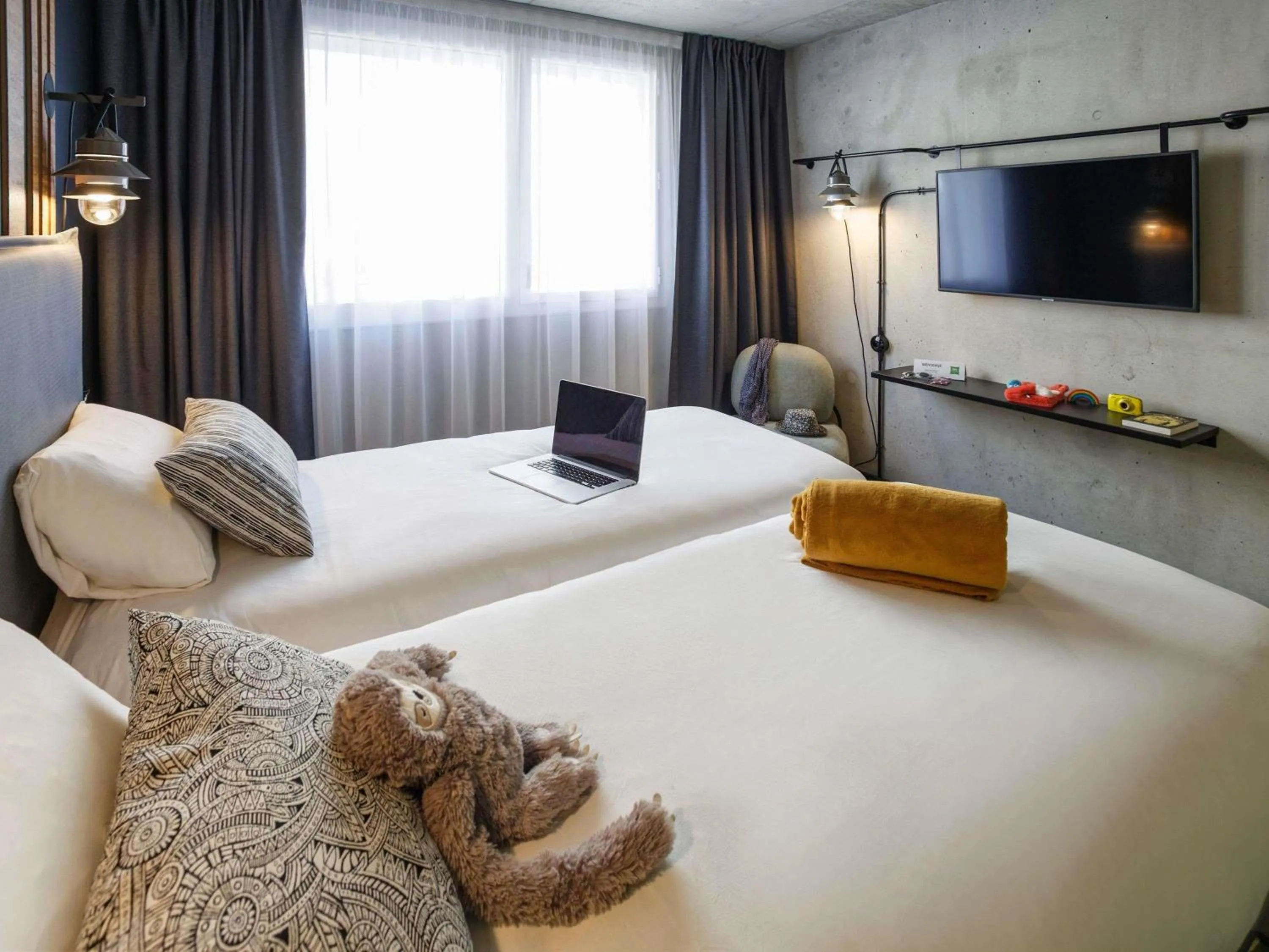 Bedroom, Bed in ibis Styles Amiens Centre