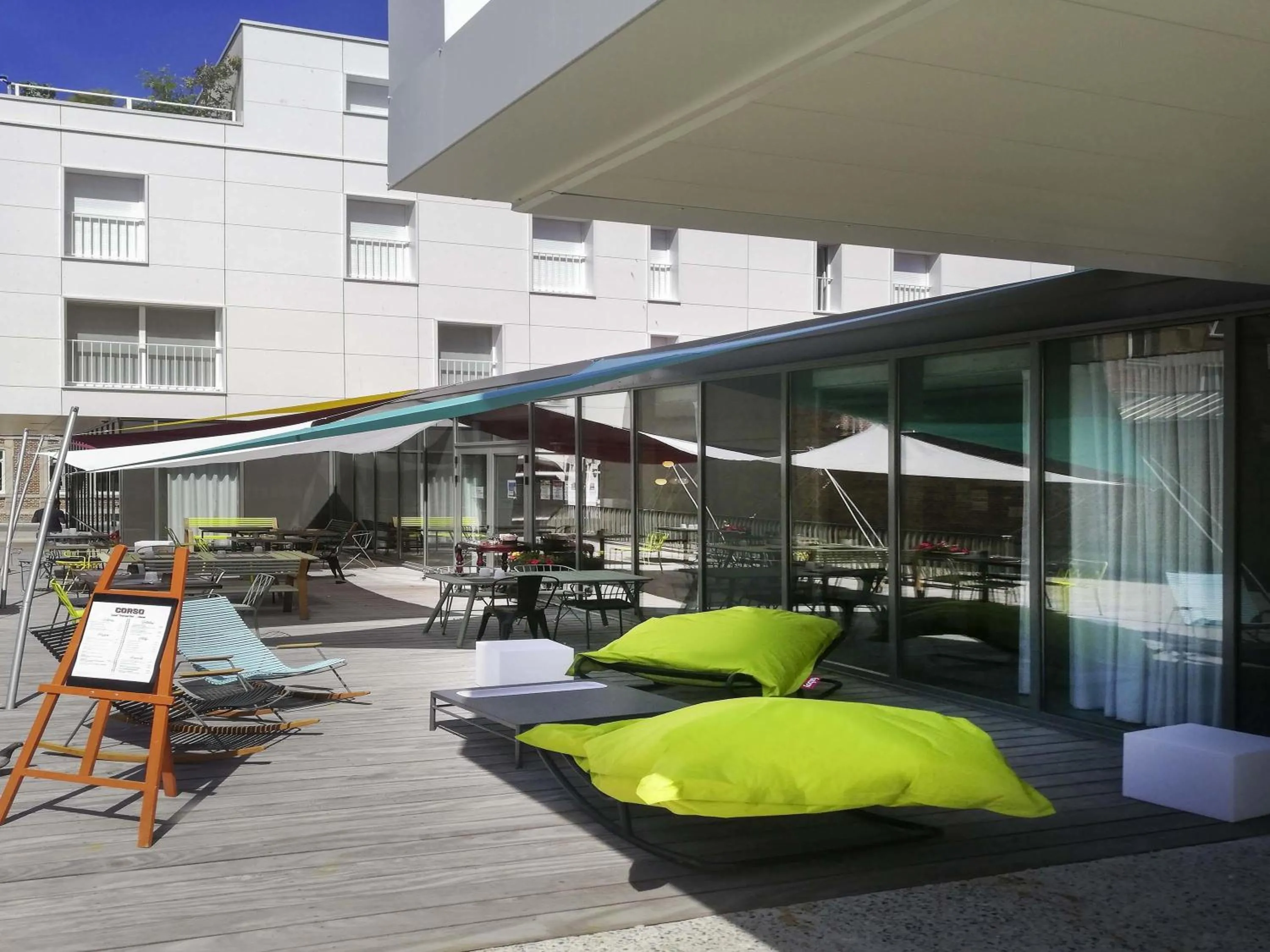 Lounge or bar in ibis Styles Amiens Centre