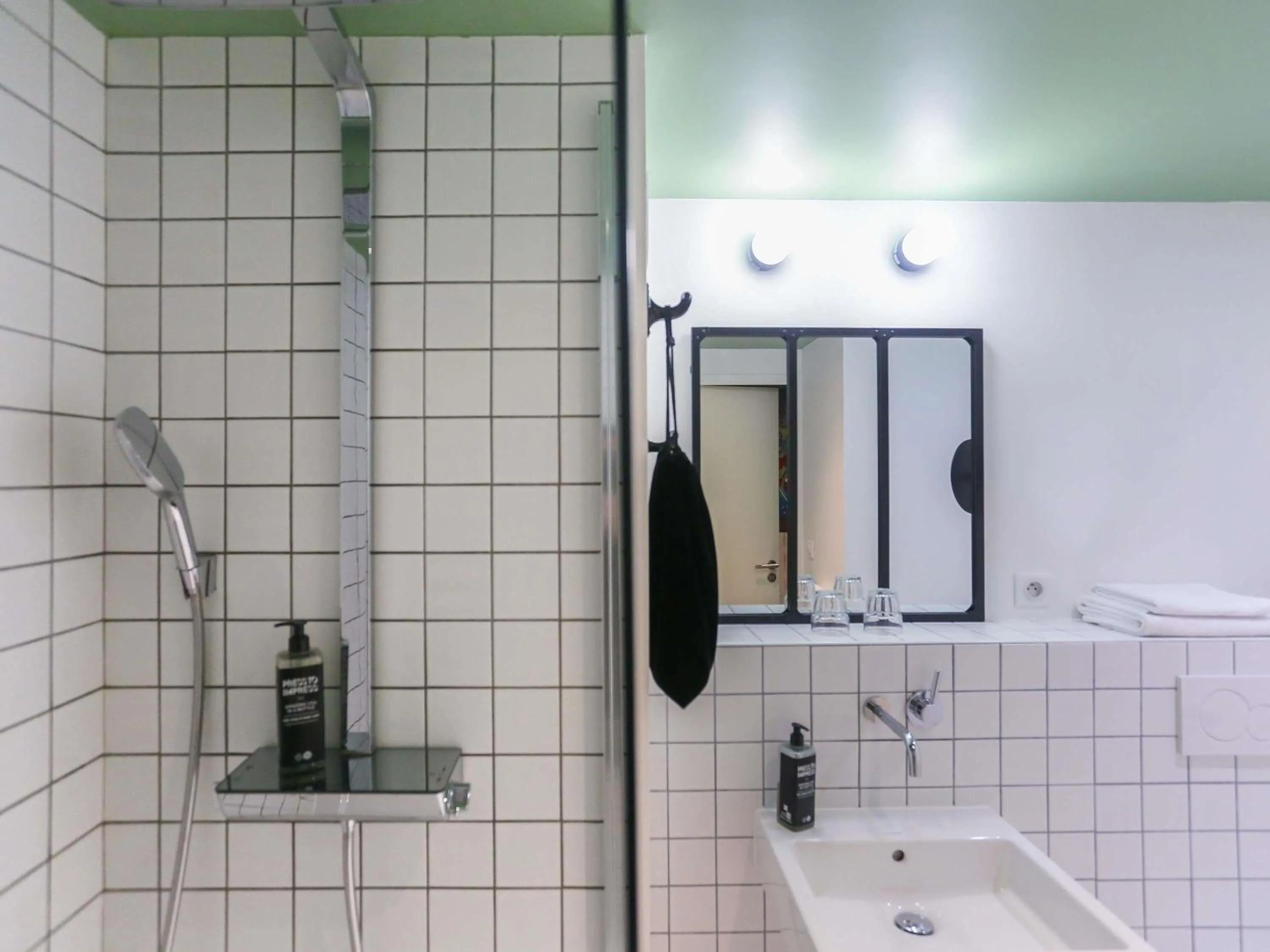 Bedroom in ibis Styles Amiens Centre