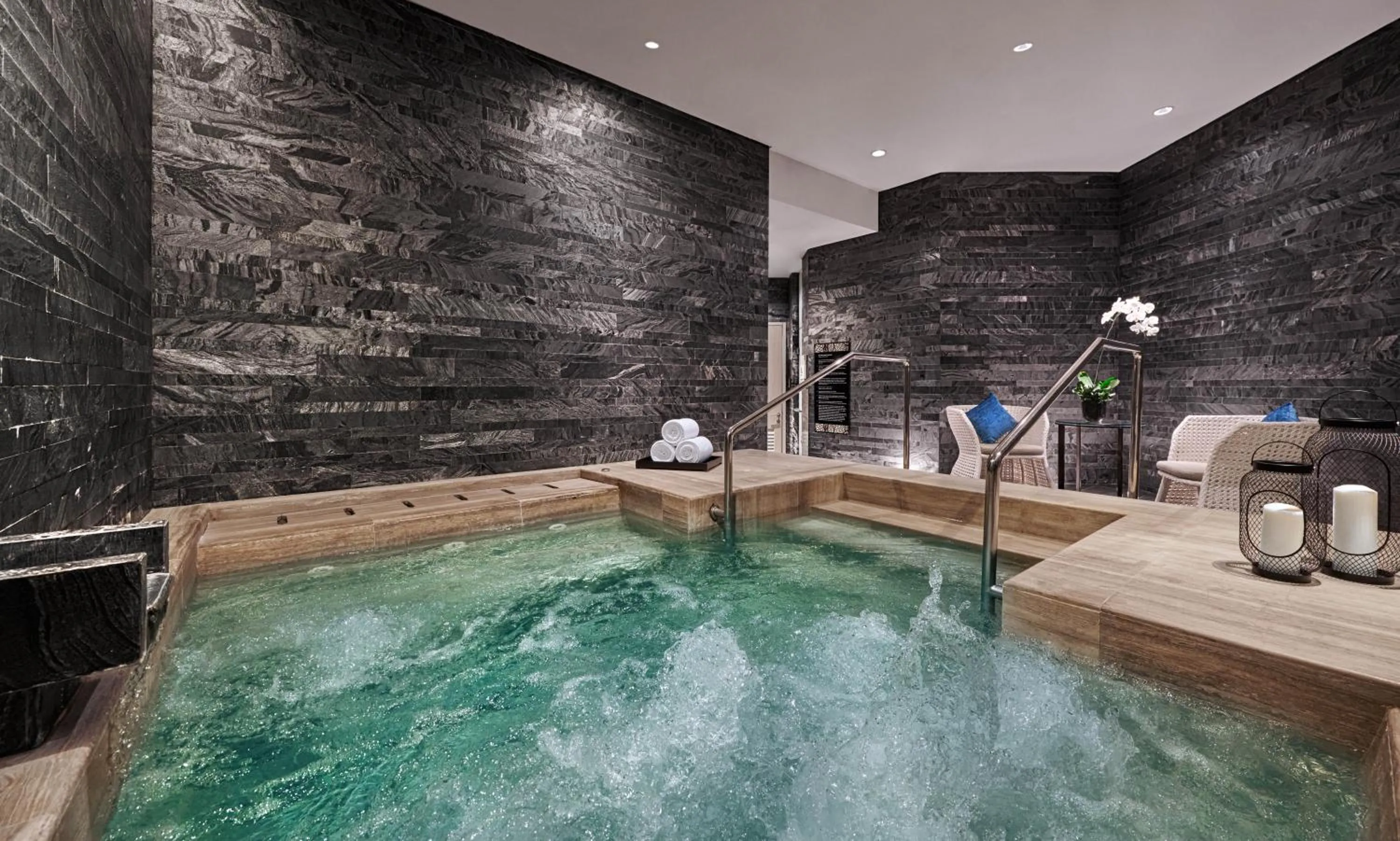 Hot Tub in Pullman Ciawi Vimala Hills Resort