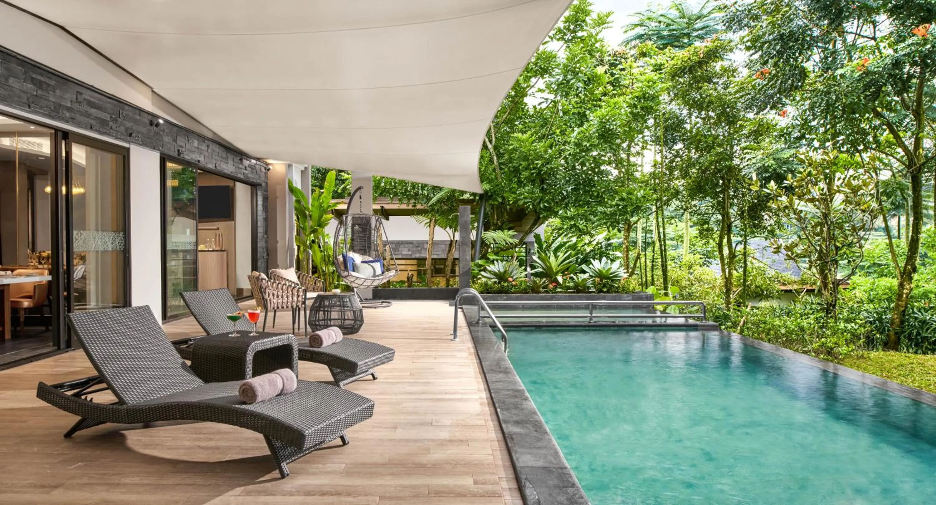 Swimming pool in Pullman Ciawi Vimala Hills Resort