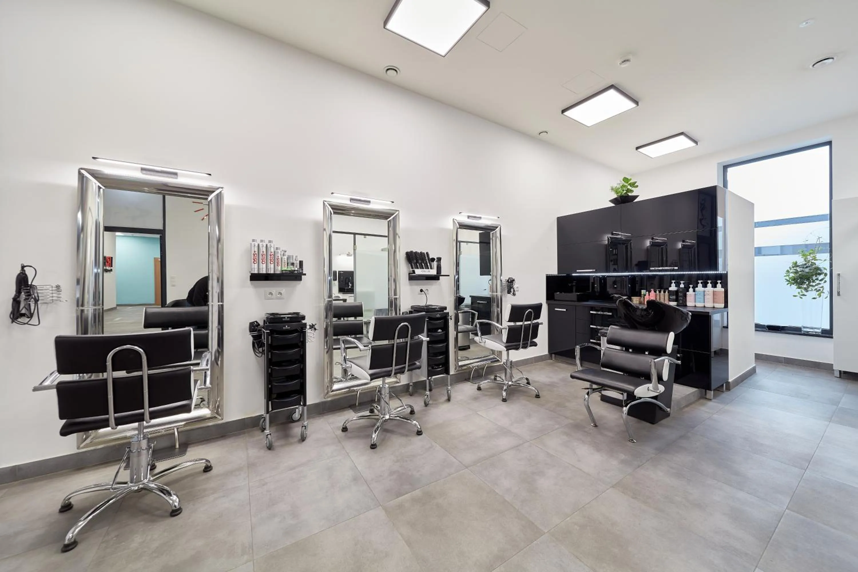 hair dresser in ibis Styles Nowy Targ