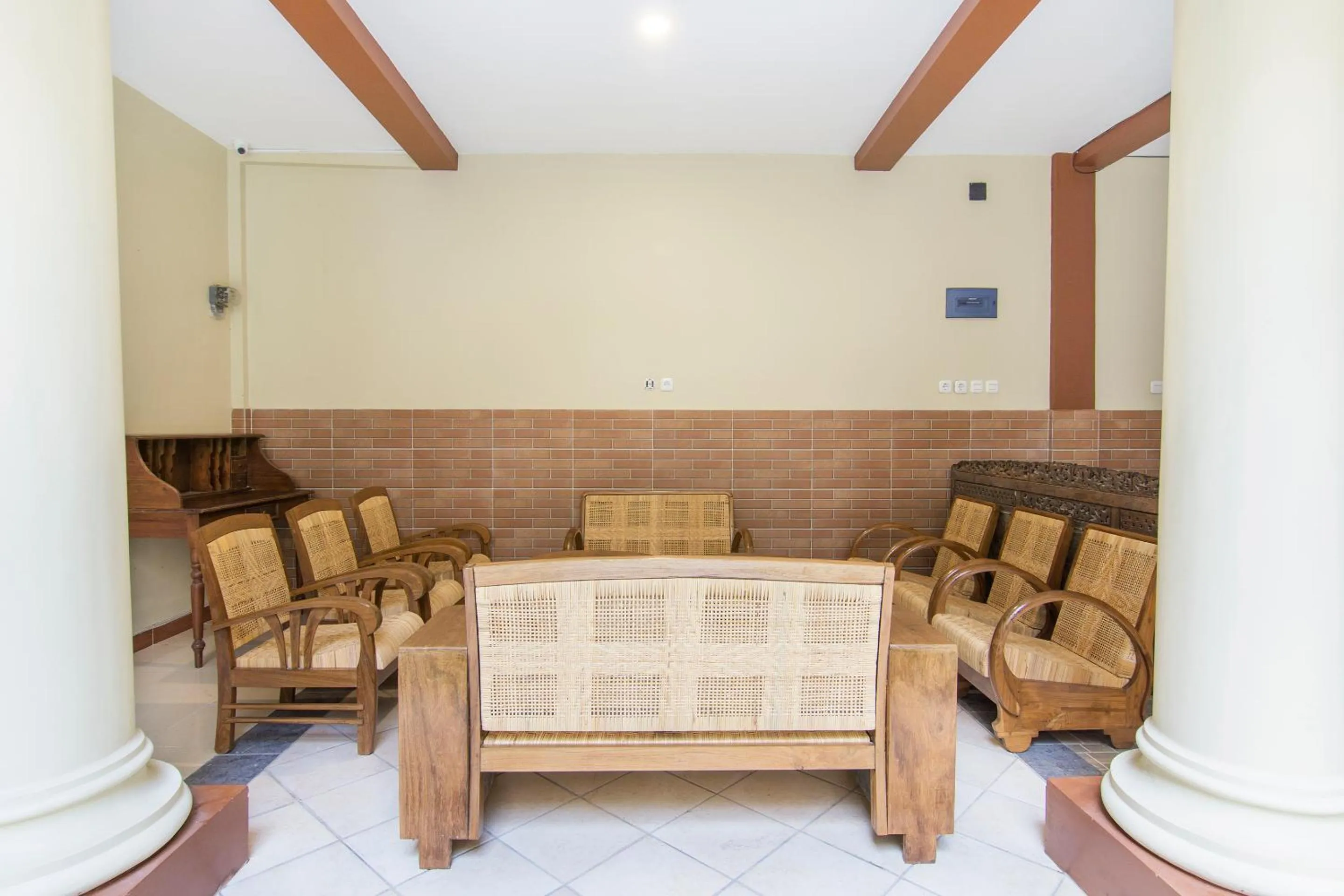 Area and facilities in SUPER OYO 890 Dewi Fortuna Guest House