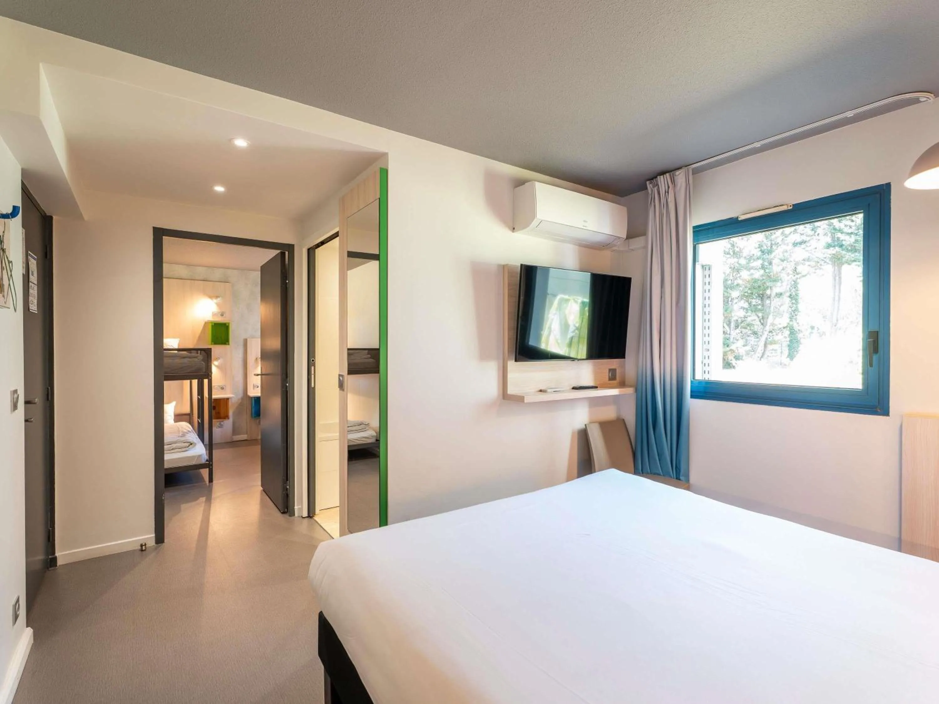 Bedroom, Bed in greet Hotel Bordeaux Aeroport