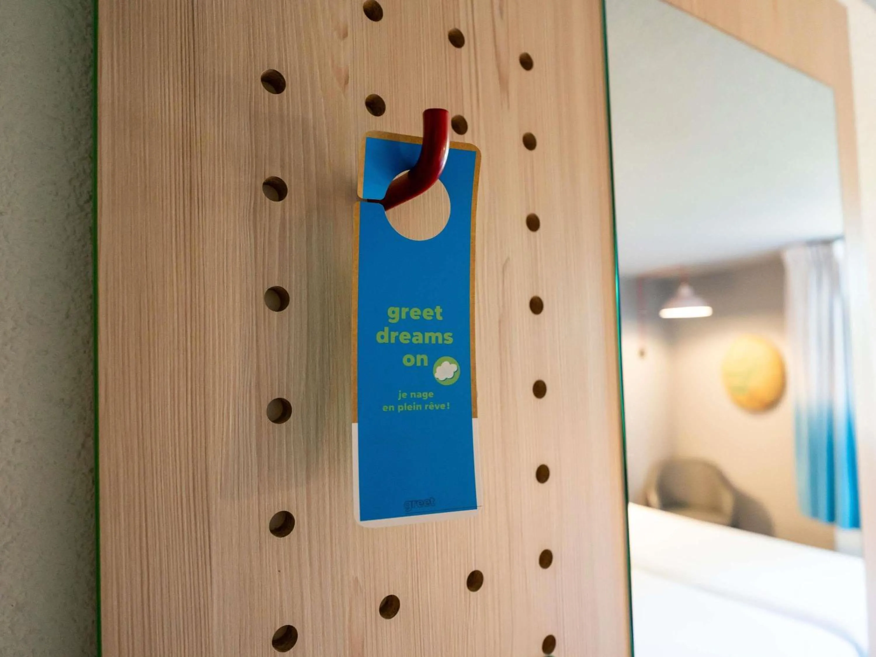 Bedroom in greet Hotel Bordeaux Aeroport