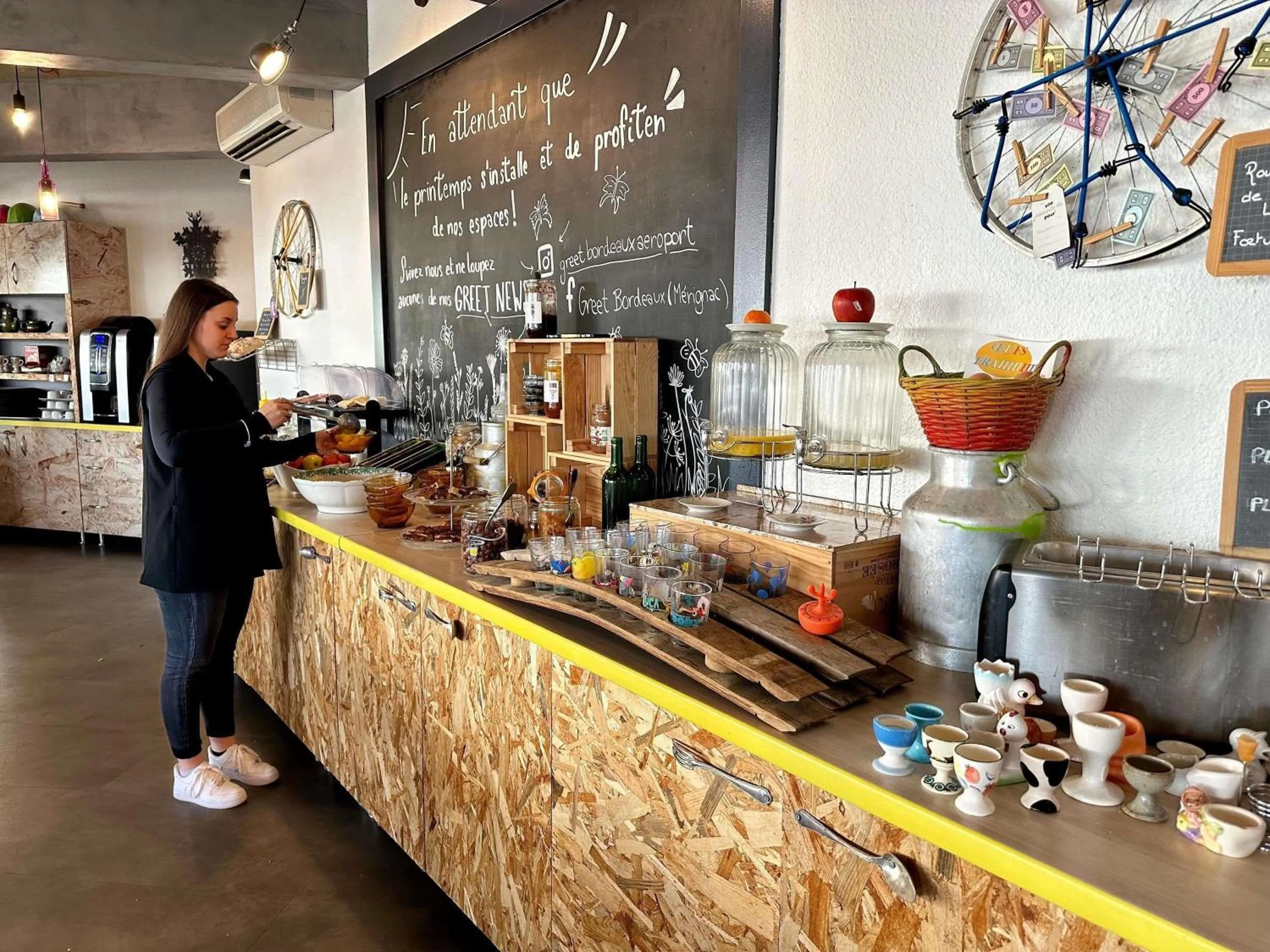Breakfast in greet Hotel Bordeaux Aeroport