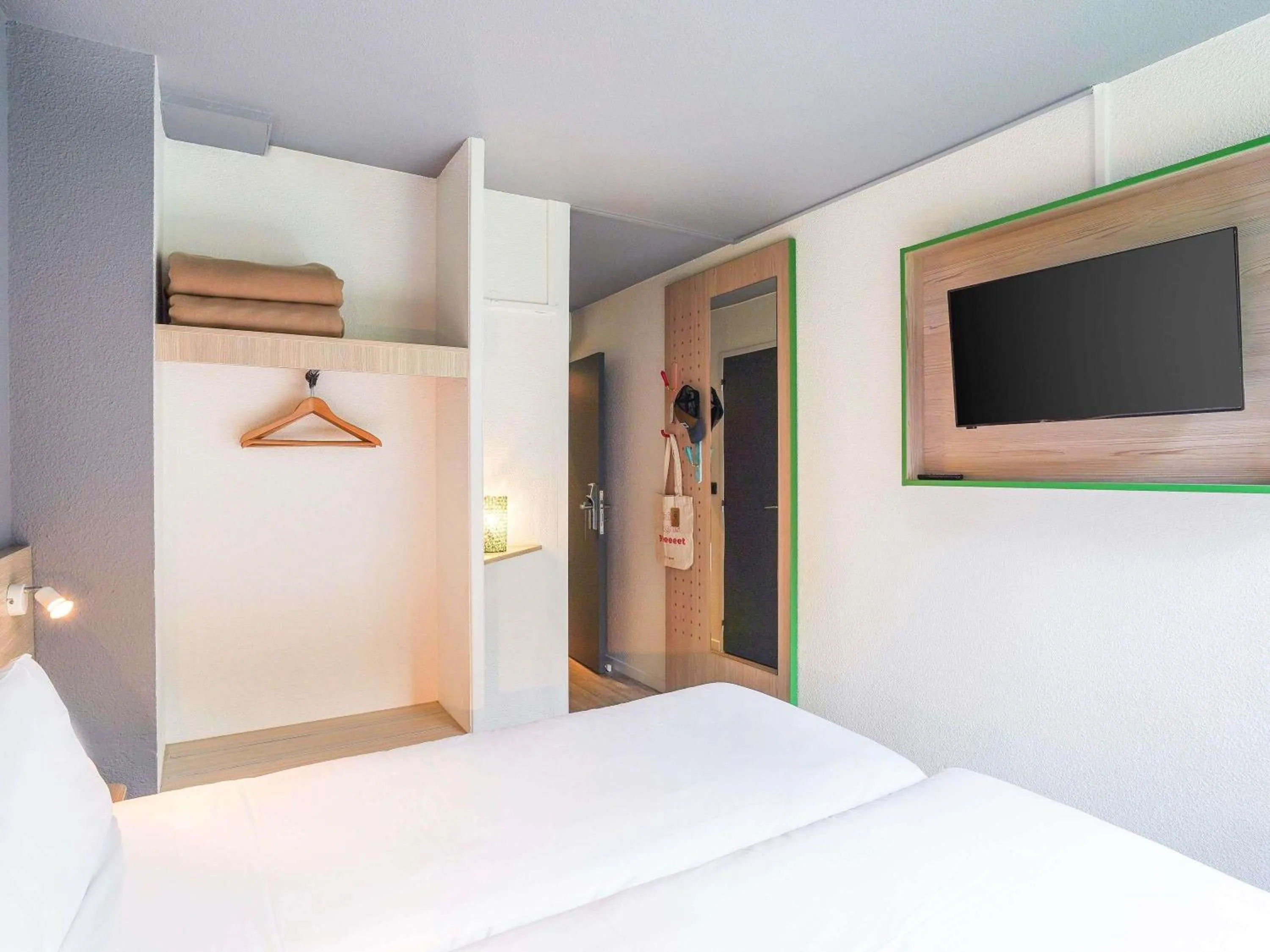 Bedroom, Bed in greet Hotel Bordeaux Aeroport