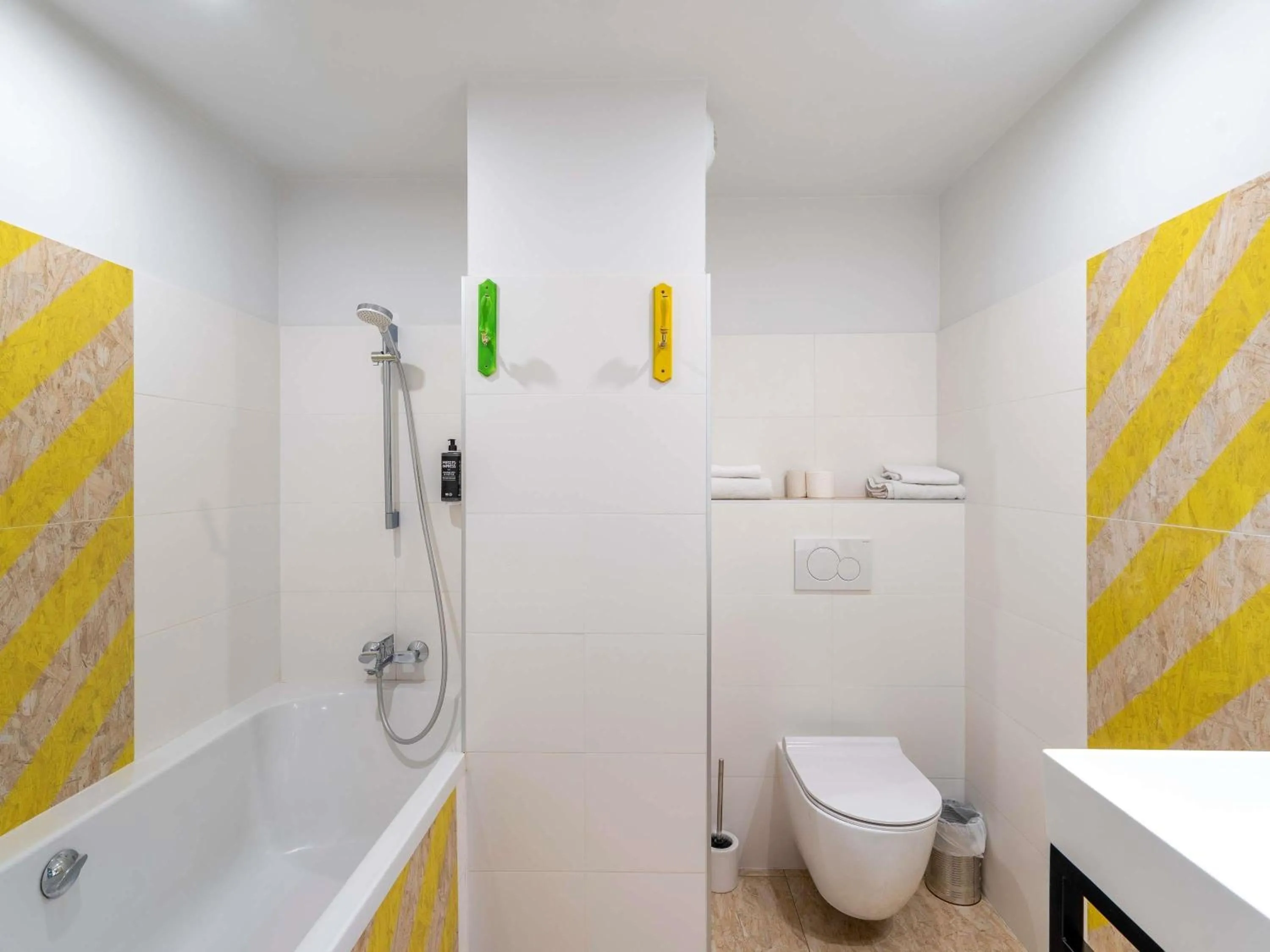 Bedroom in greet Hotel Bordeaux Aeroport