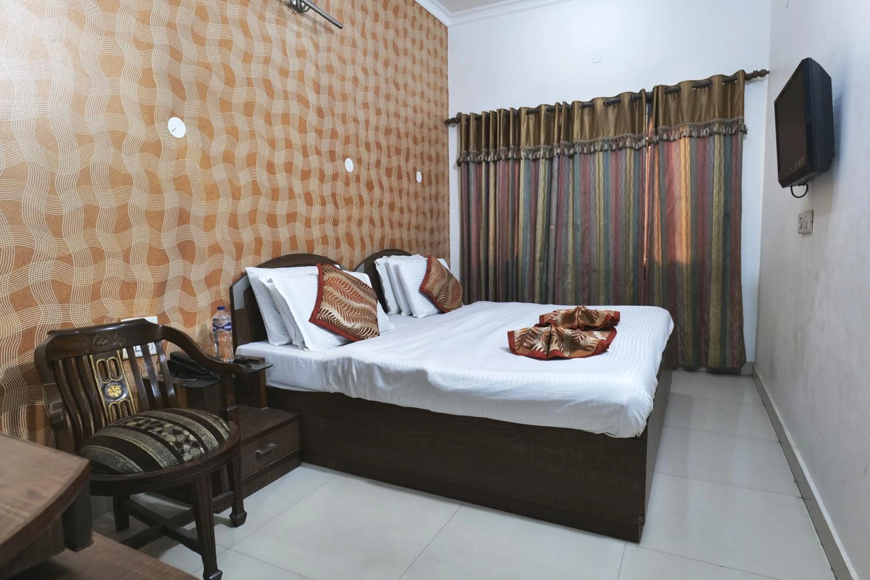 Bed in Hotel Holiday Comfort - 800 mts from Jallianwala Bagh