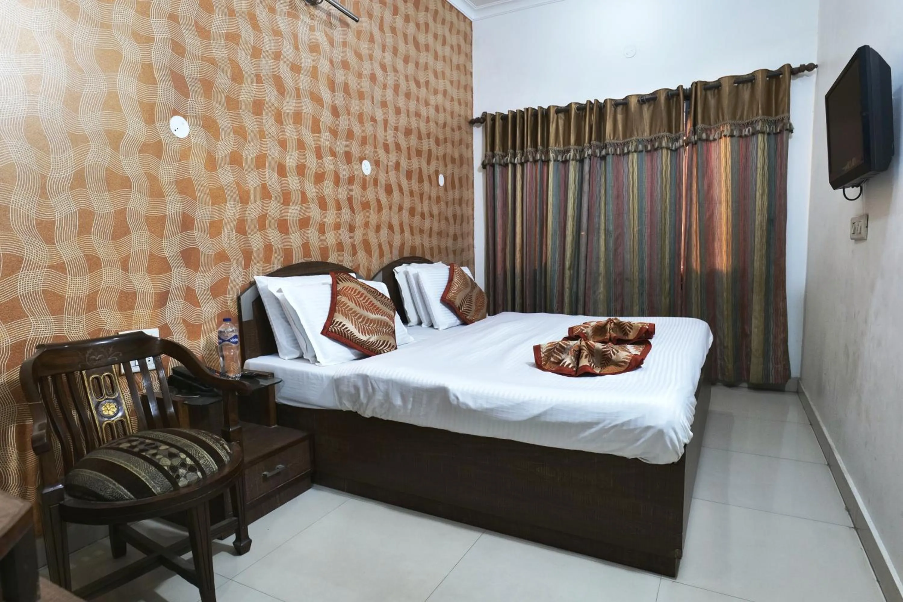 Bed in Hotel Holiday Comfort - 800 mts from Jallianwala Bagh