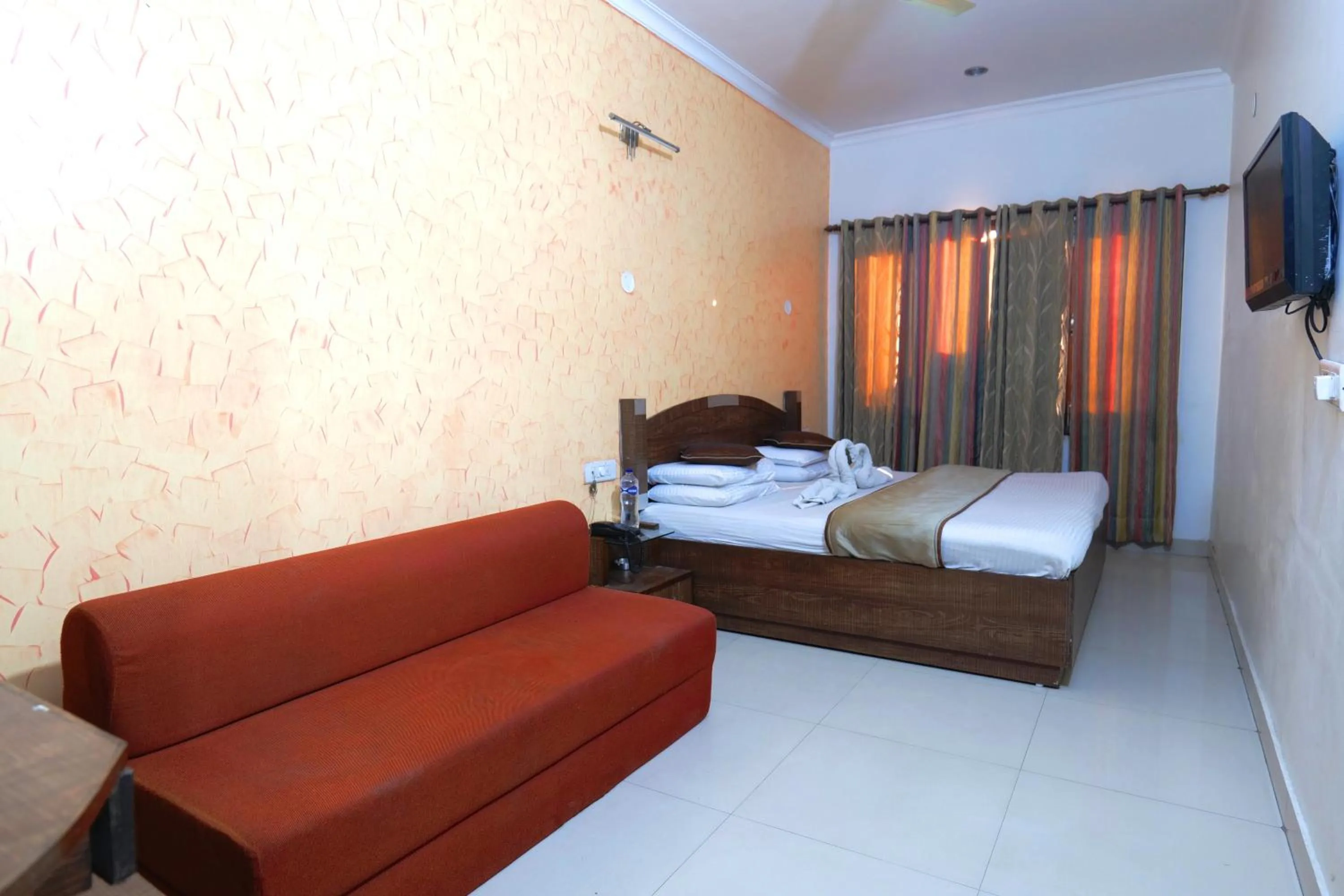 View (from property/room), Bed in Hotel Holiday Comfort - 800 mts from Jallianwala Bagh