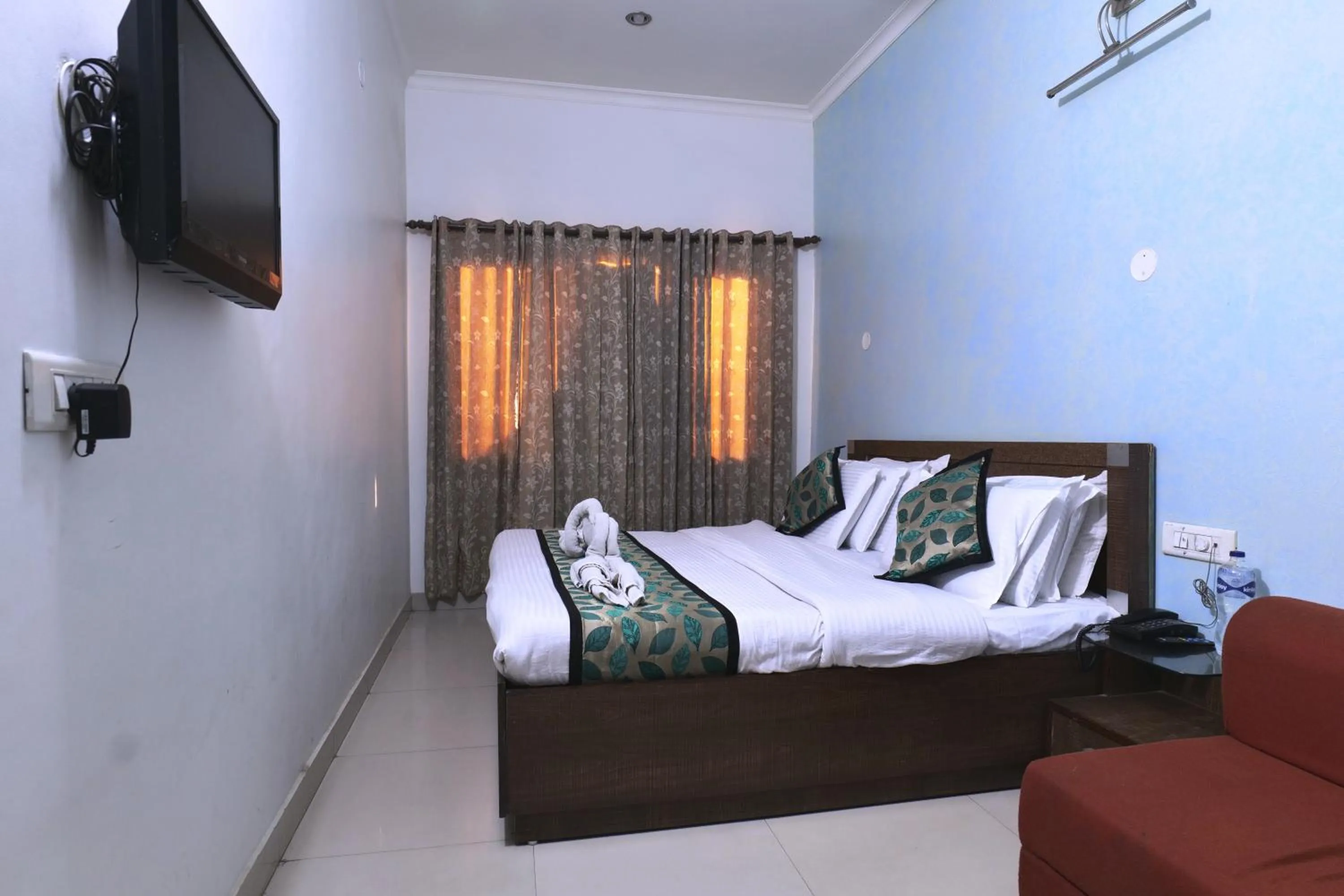 Bed in Hotel Holiday Comfort - 800 mts from Jallianwala Bagh