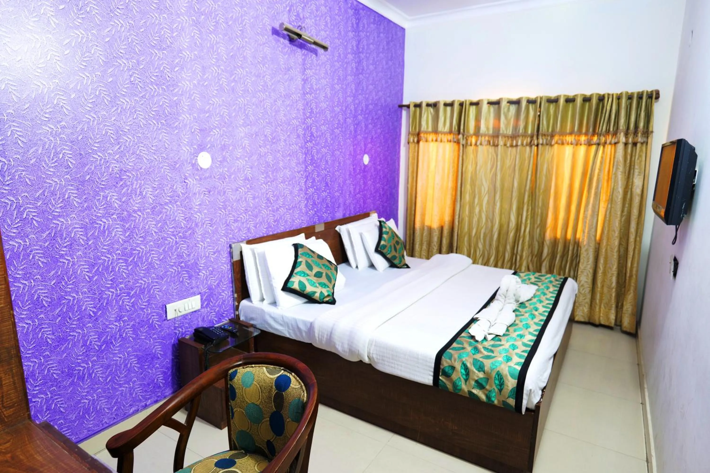 Bed in Hotel Holiday Comfort - 800 mts from Jallianwala Bagh