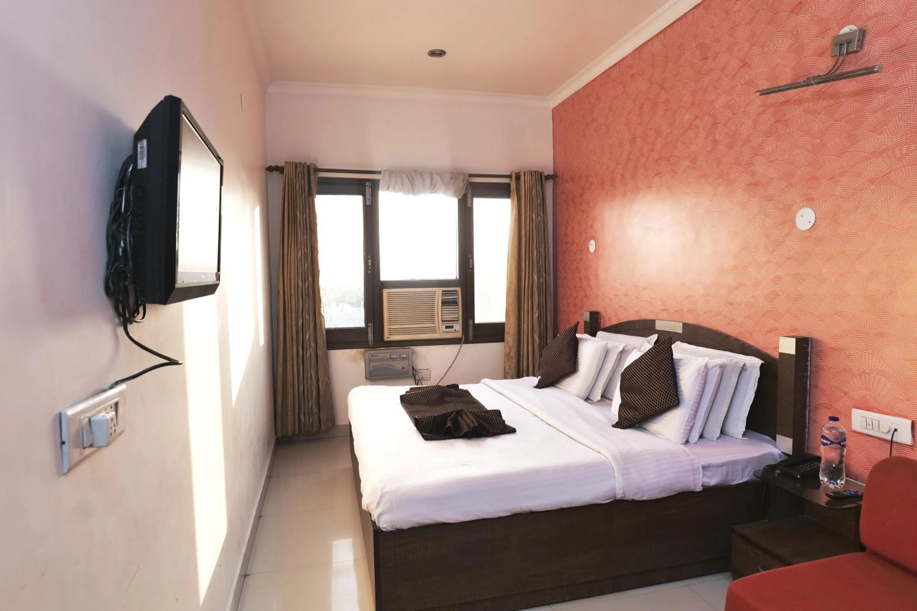 Bed in Hotel Holiday Comfort - 800 mts from Jallianwala Bagh