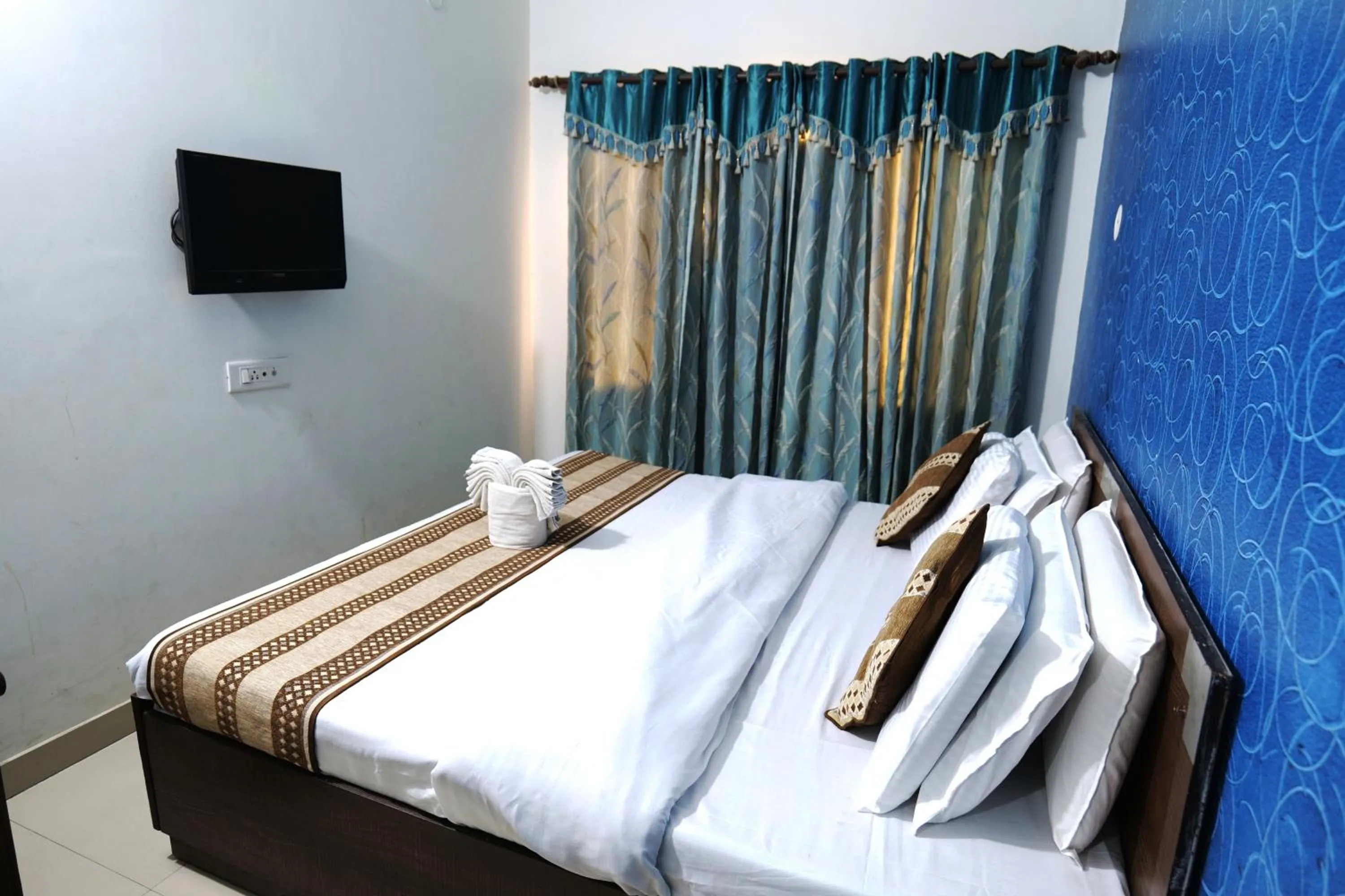 Bed in Hotel Holiday Comfort - 800 mts from Jallianwala Bagh
