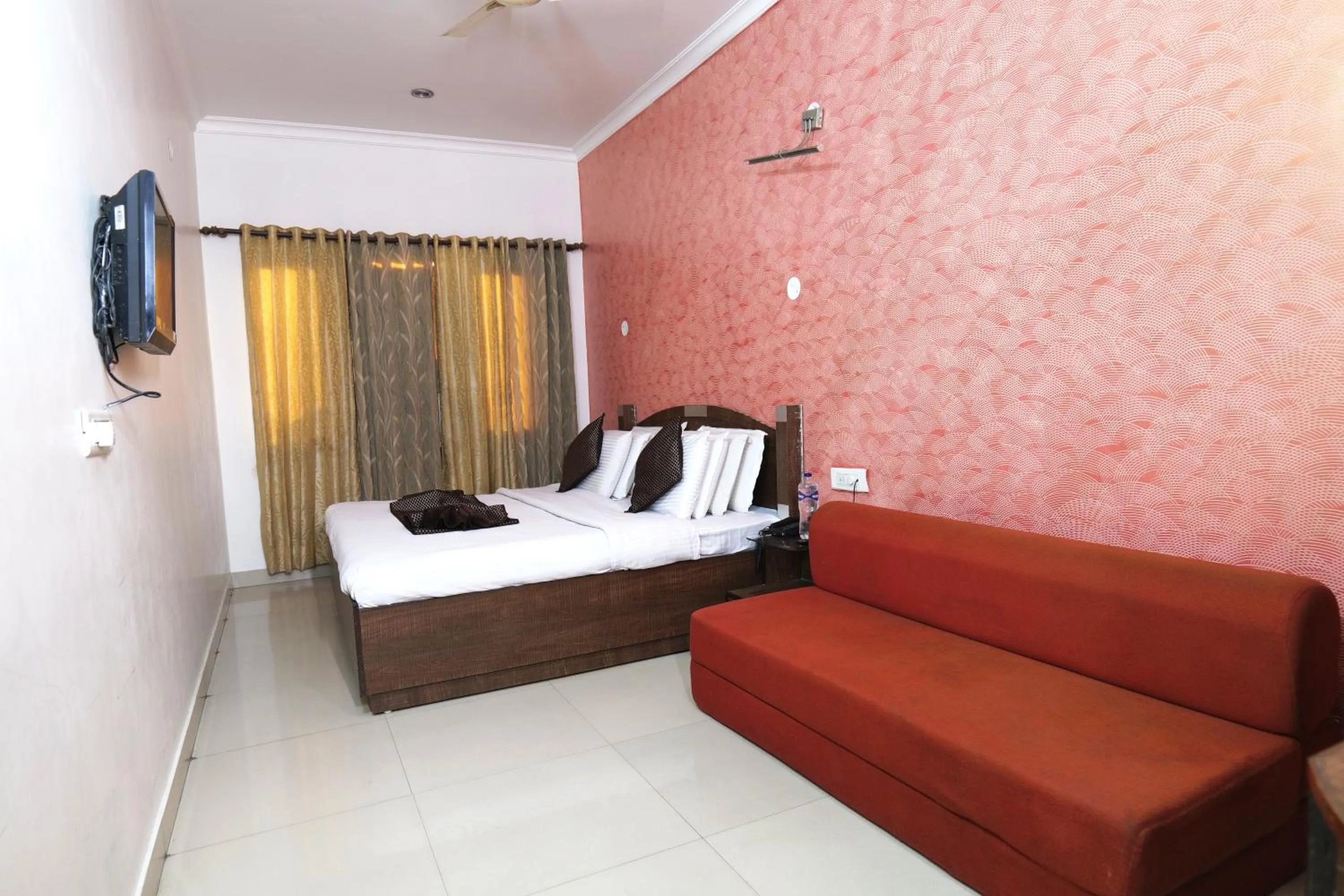 Bed in Hotel Holiday Comfort - 800 mts from Jallianwala Bagh