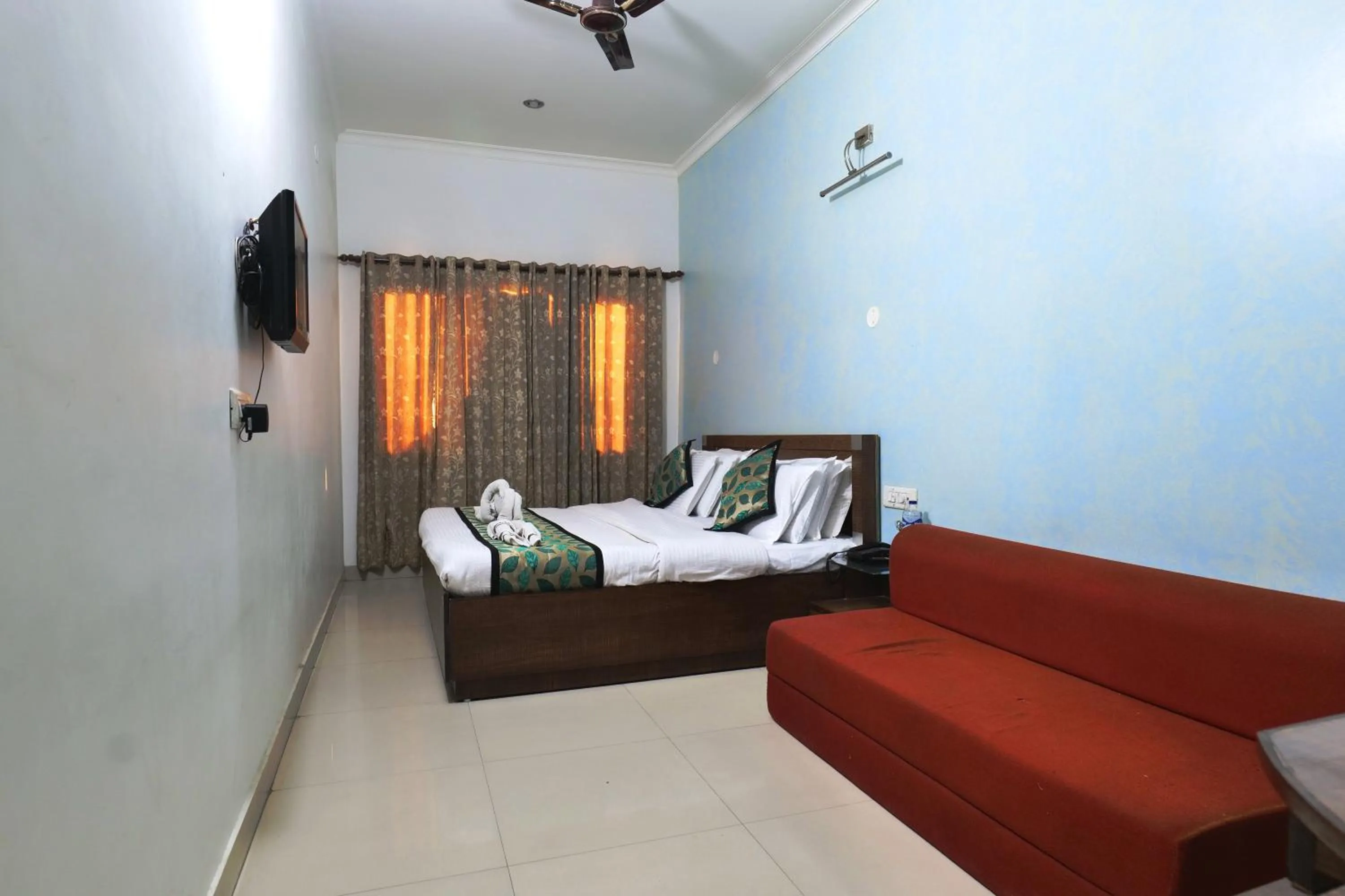 View (from property/room), Bed in Hotel Holiday Comfort - 800 mts from Jallianwala Bagh