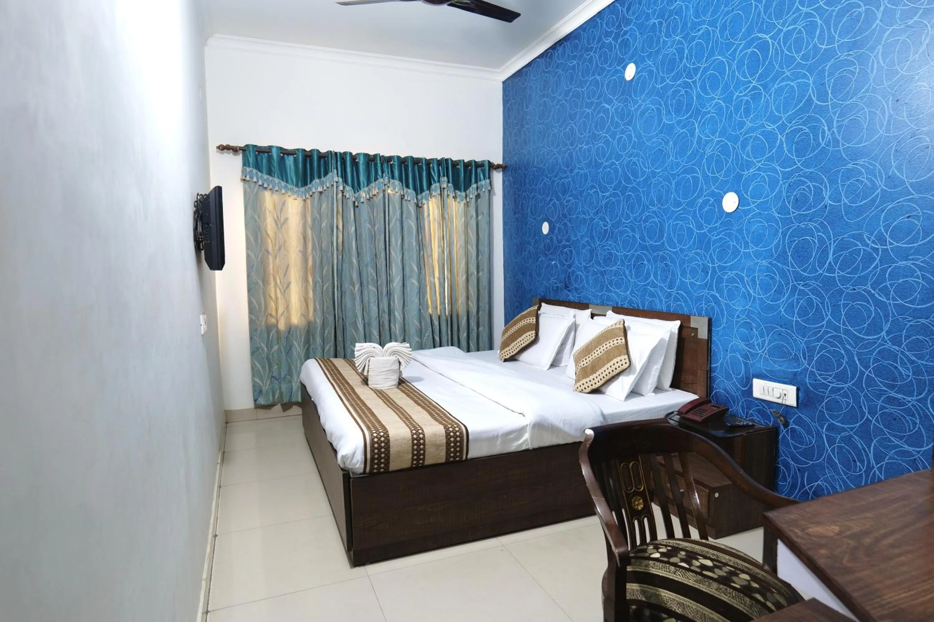 Bed in Hotel Holiday Comfort - 800 mts from Jallianwala Bagh