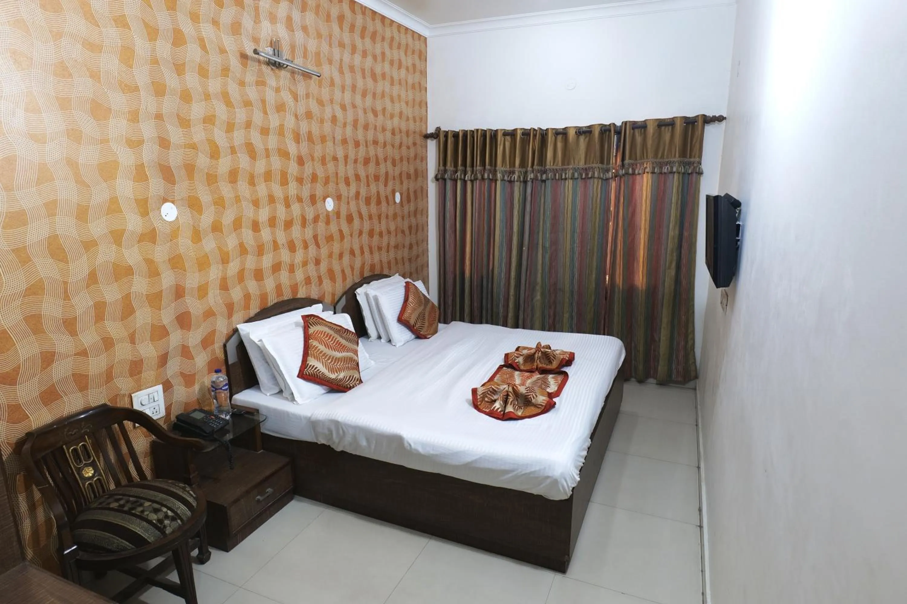 Bed in Hotel Holiday Comfort - 800 mts from Jallianwala Bagh