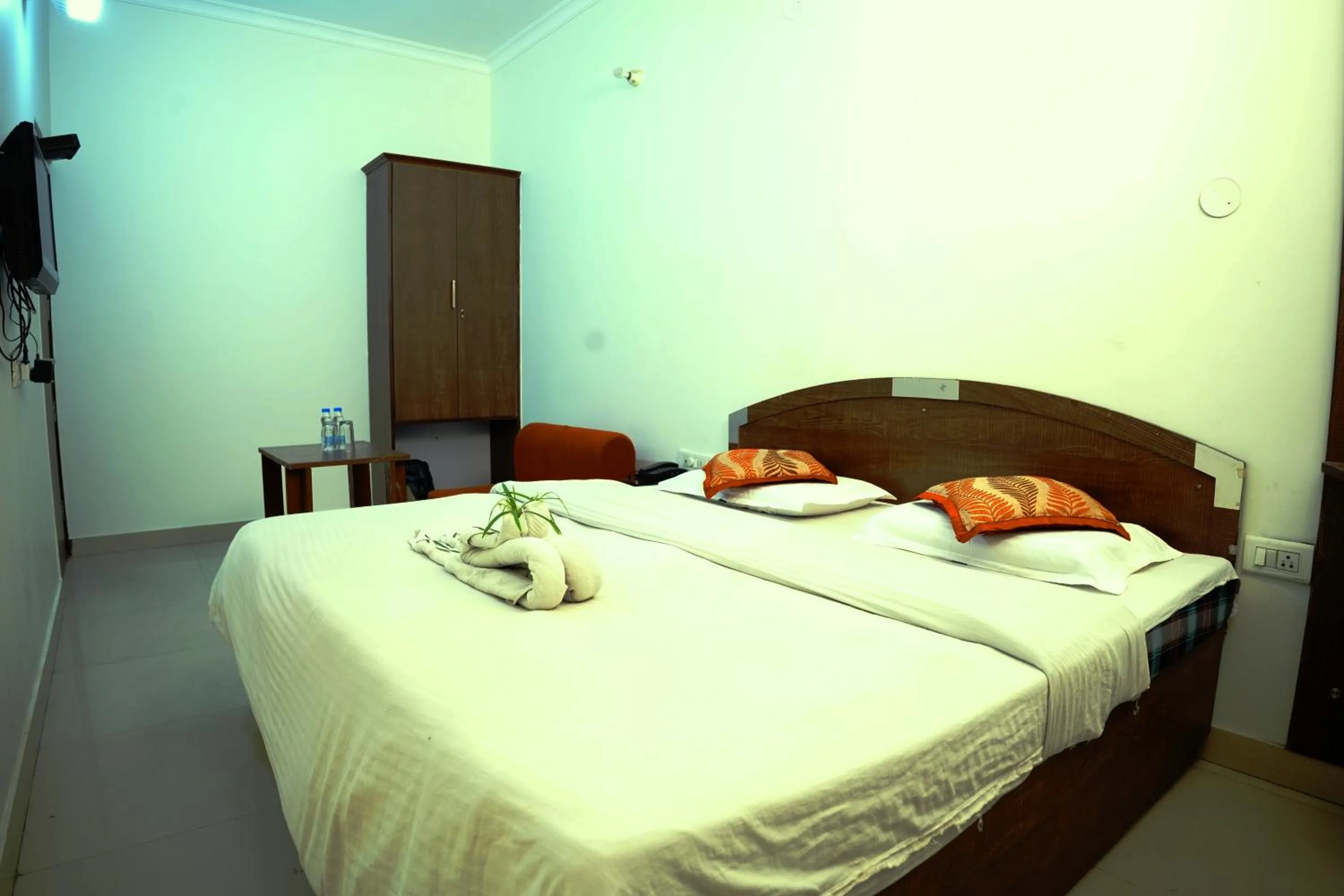 Bed in Hotel Holiday Comfort - 800 mts from Jallianwala Bagh