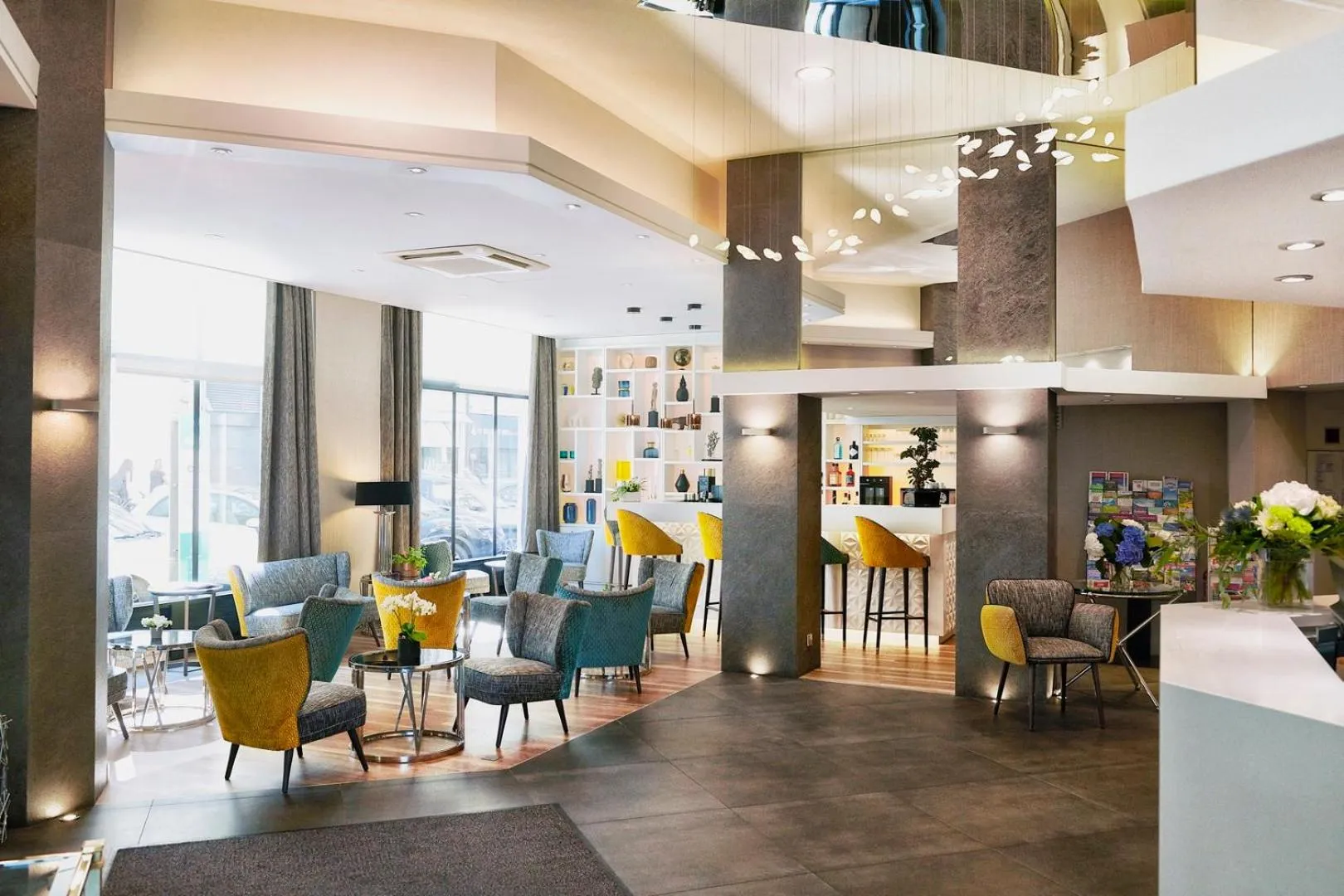 Lounge or bar in Best Western Plus Hotel Carlton Annecy