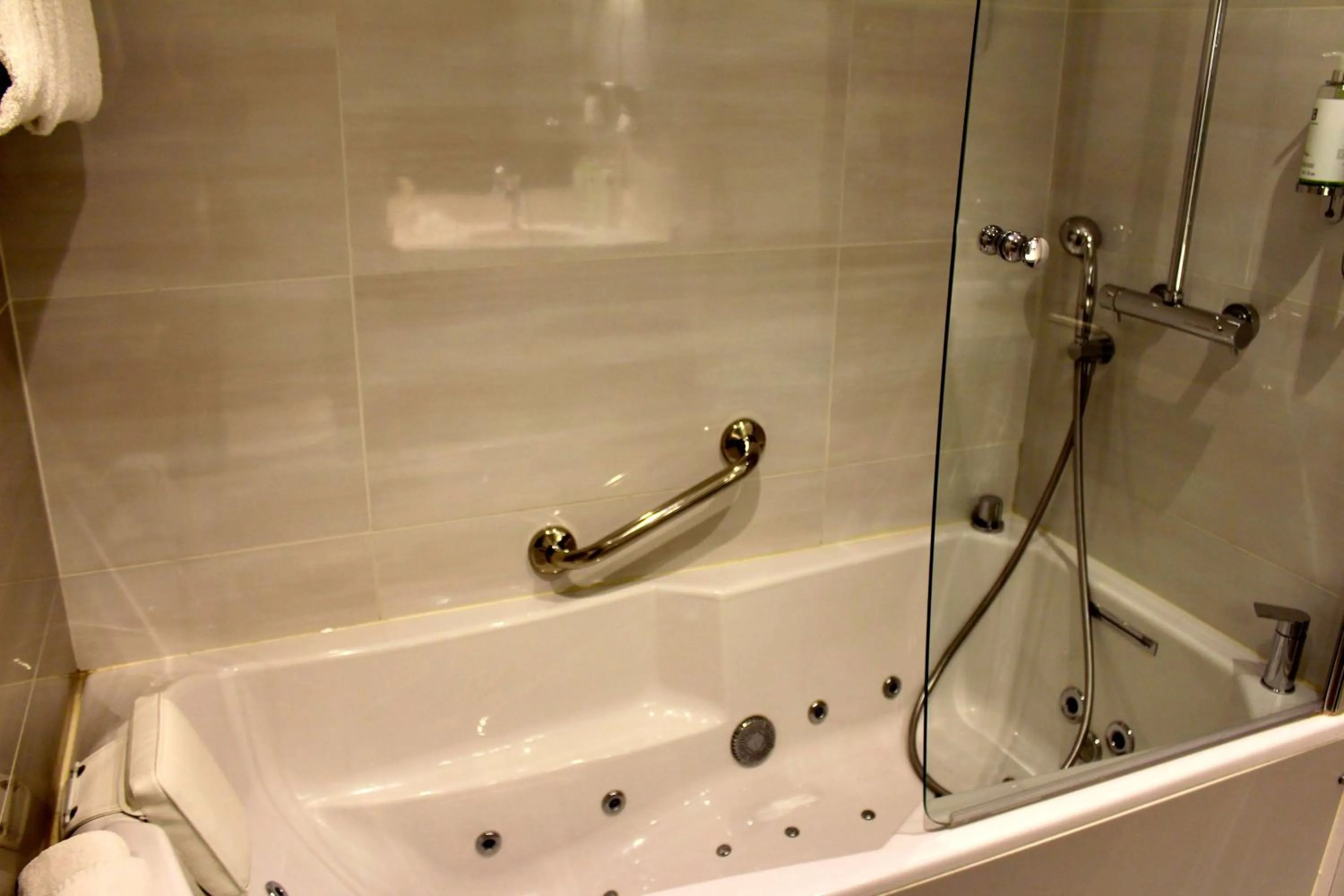 Bathroom in Best Western Plus Hotel Carlton Annecy