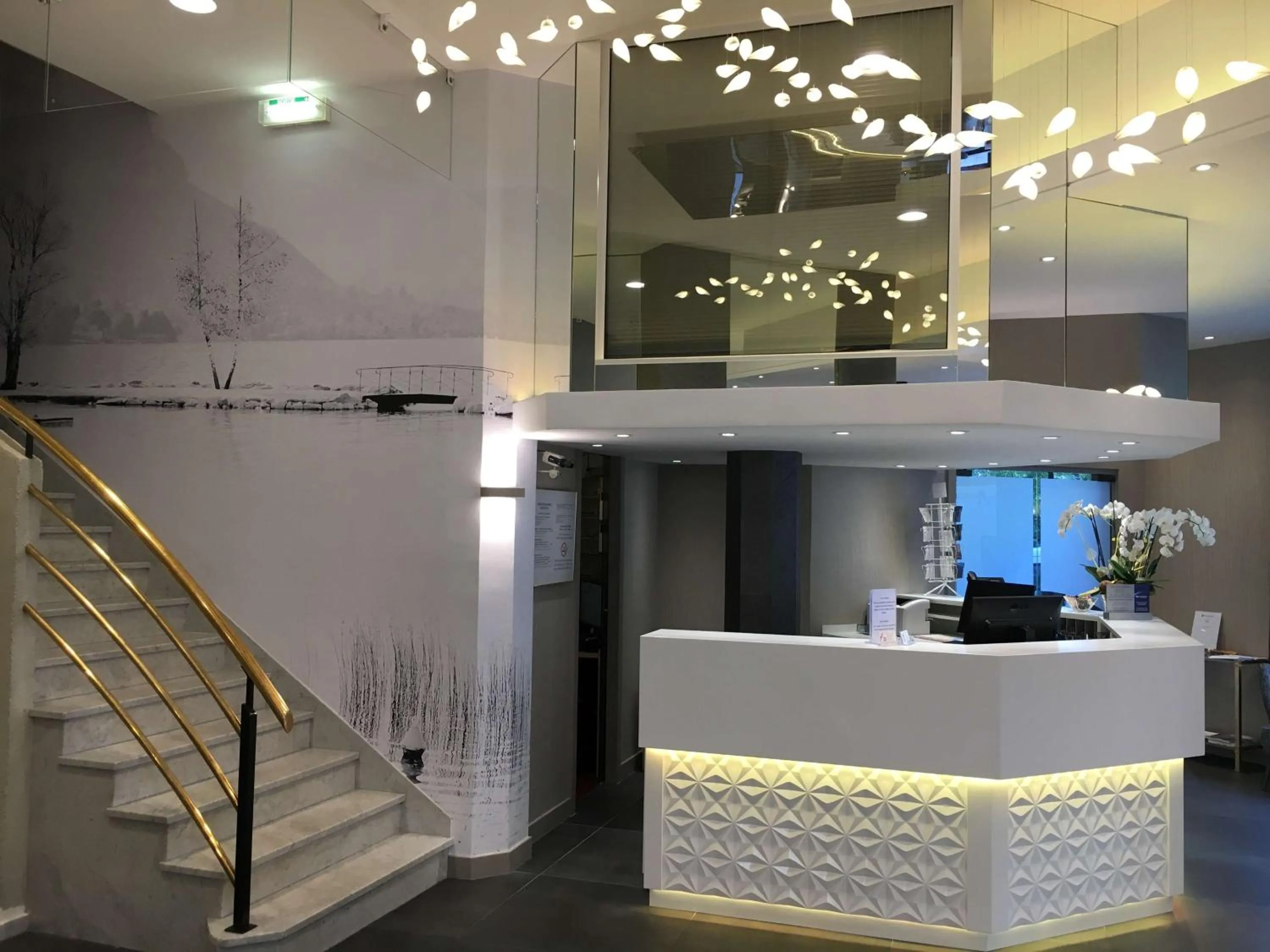 Lobby or reception in Best Western Plus Hotel Carlton Annecy
