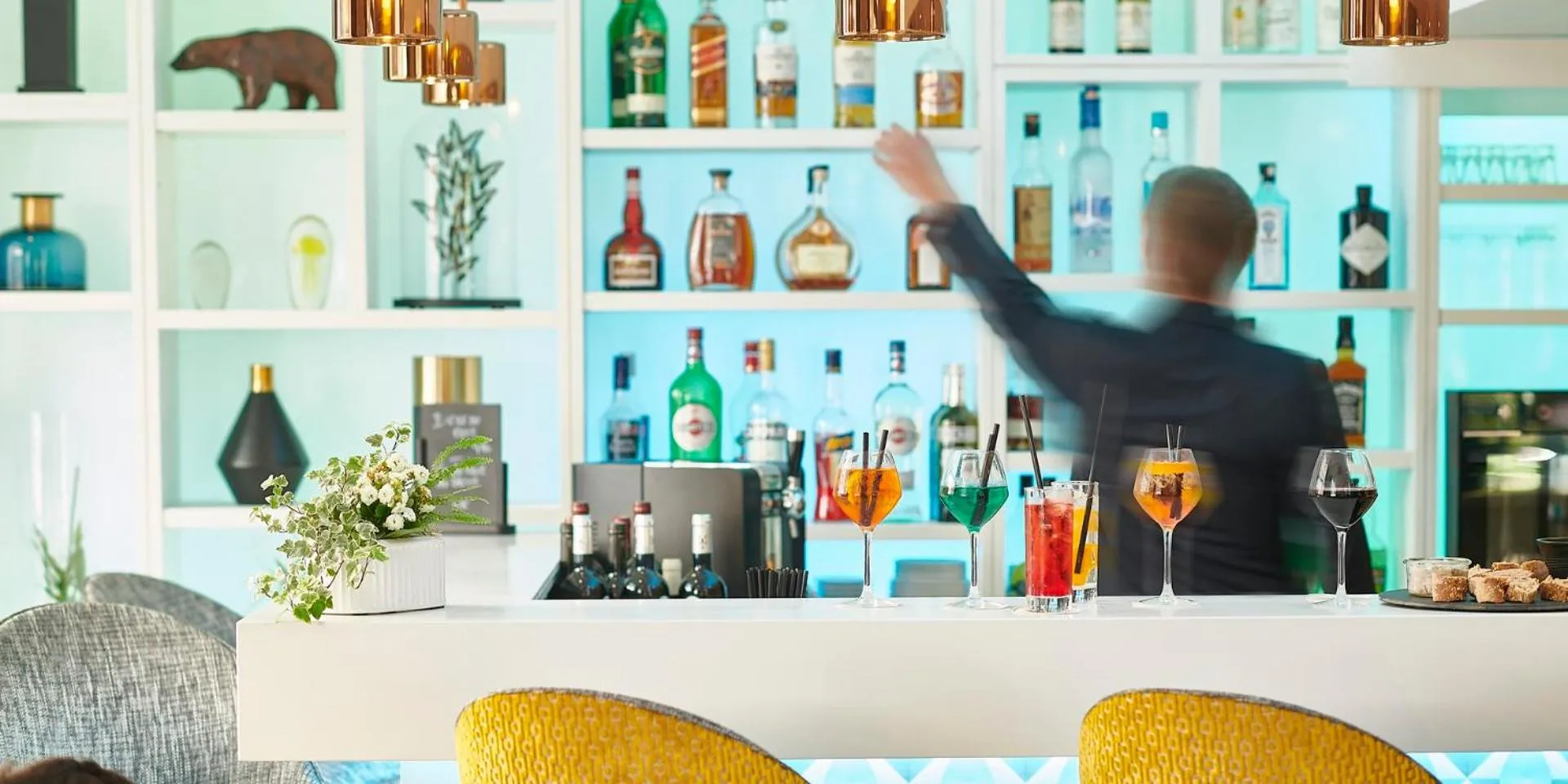 Lounge or bar in Best Western Plus Hotel Carlton Annecy