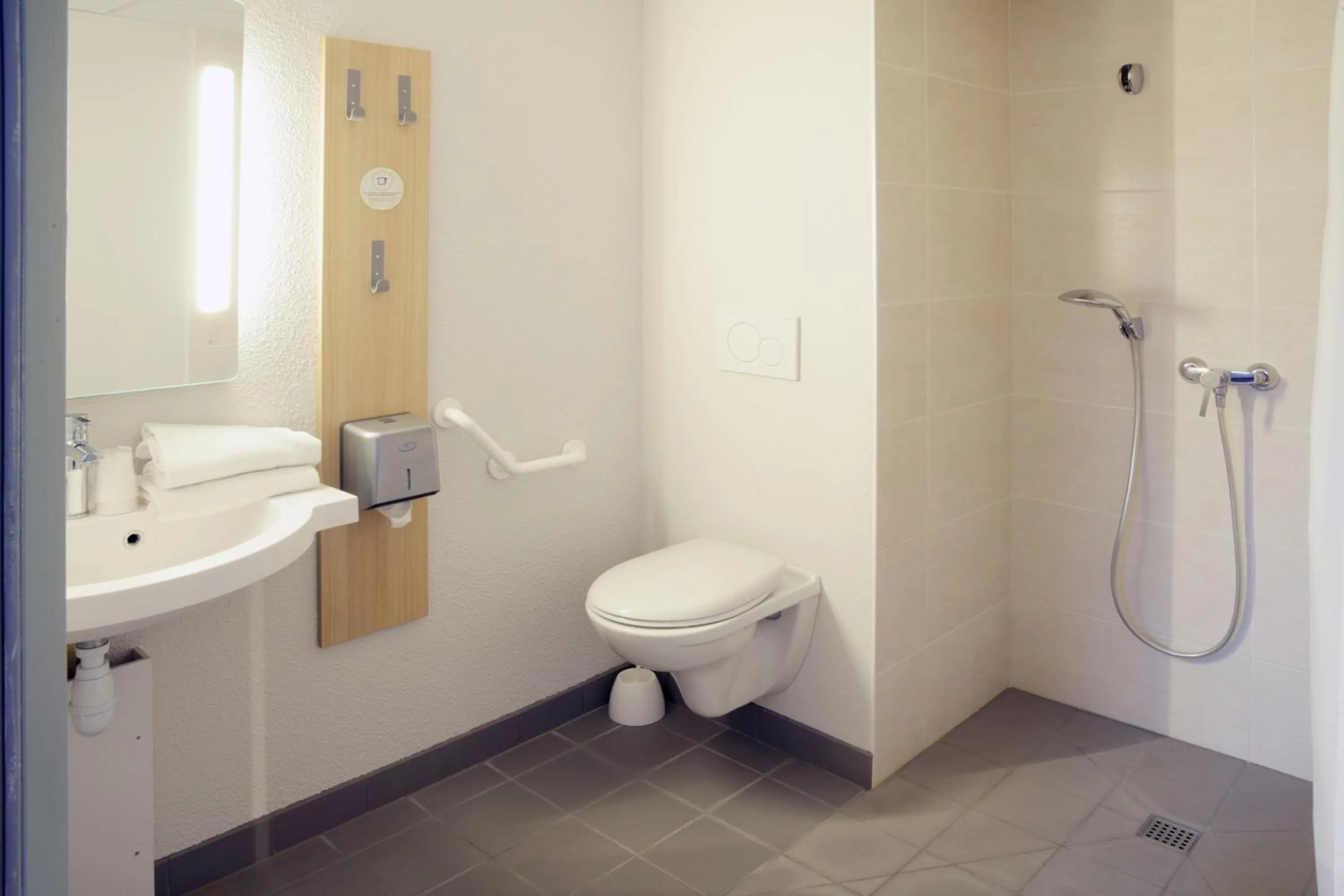 Shower in B&B HOTEL Angoulême