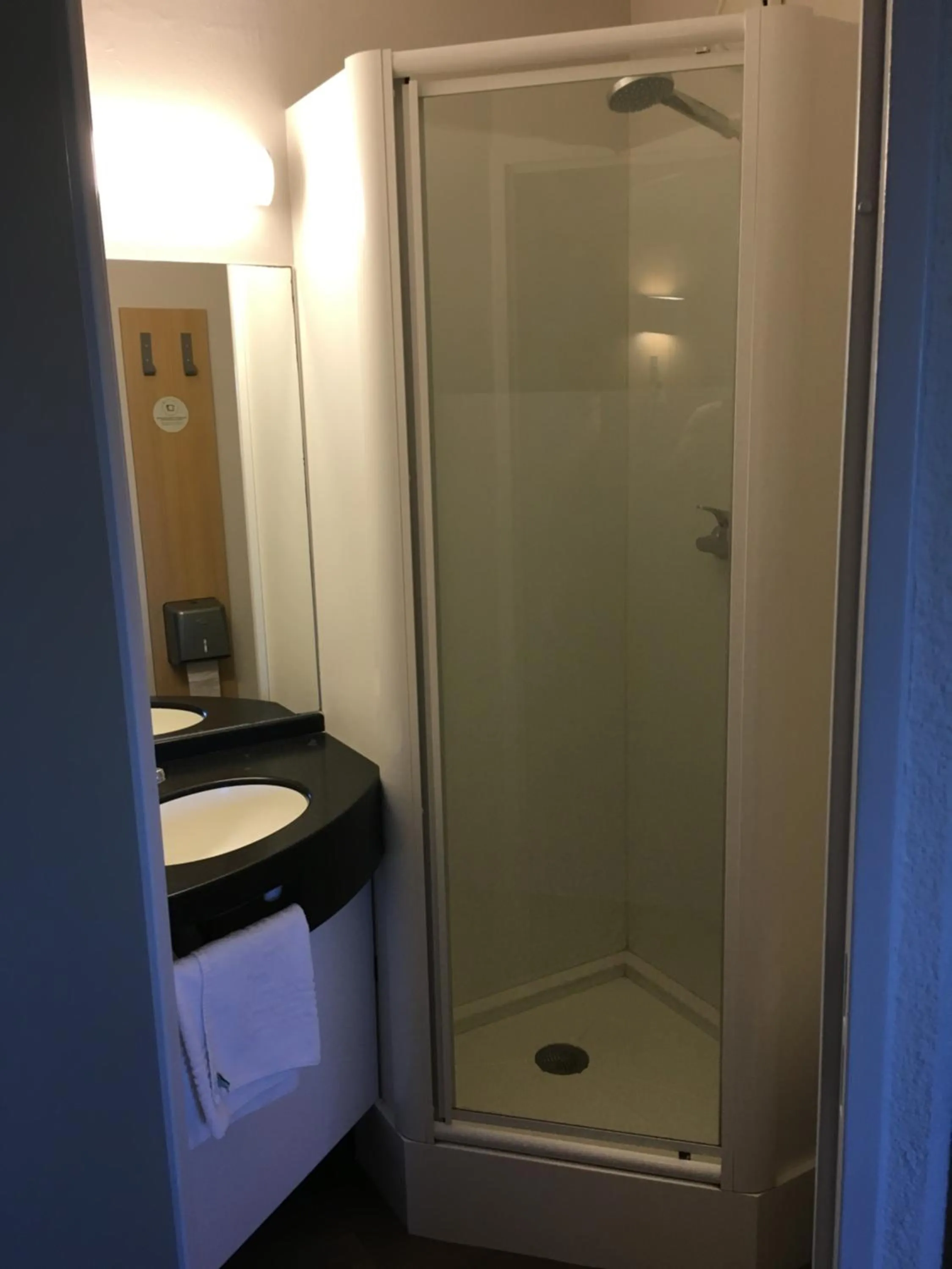 Shower in B&B HOTEL Angoulême