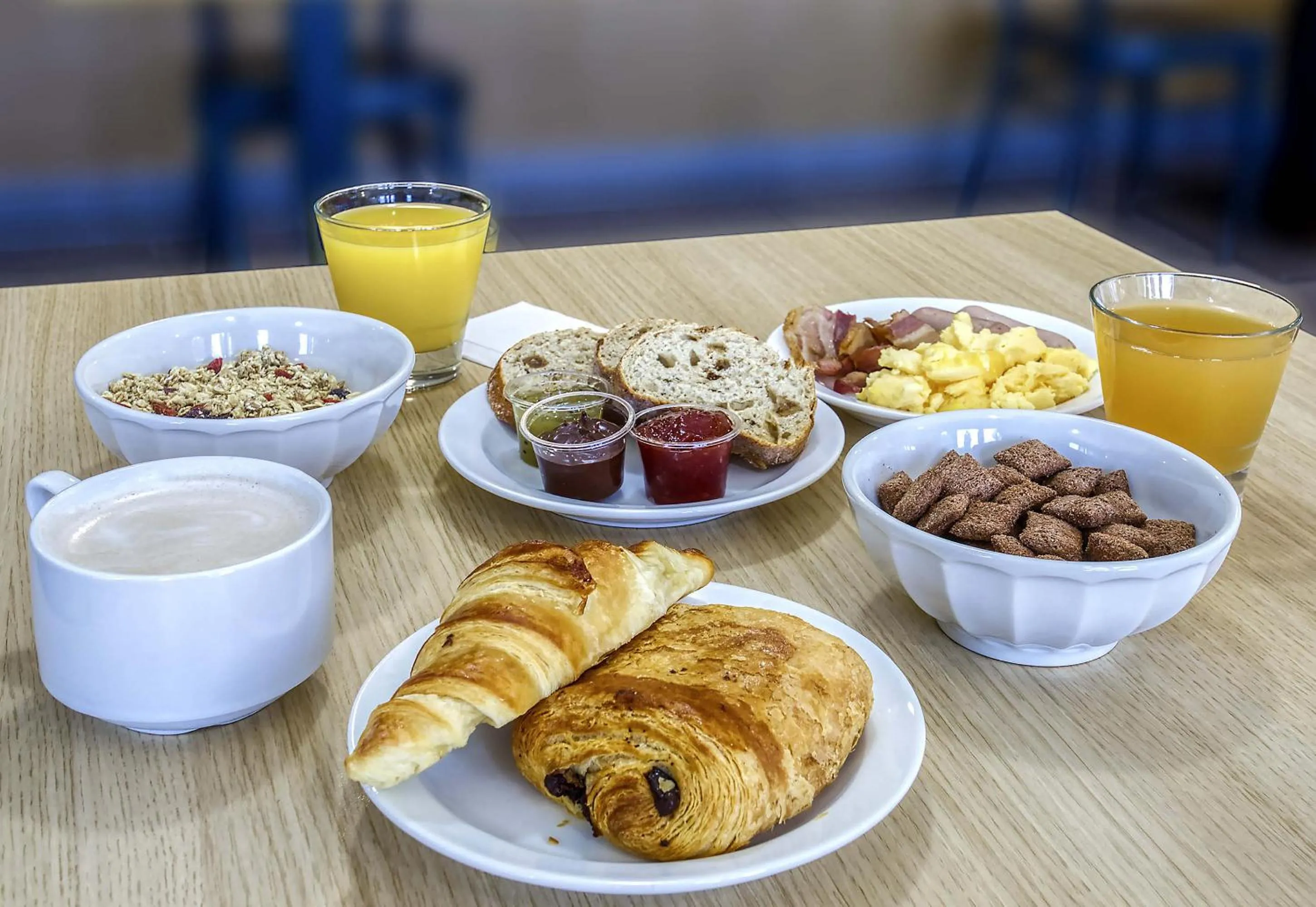 Breakfast in B&B HOTEL Angoulême